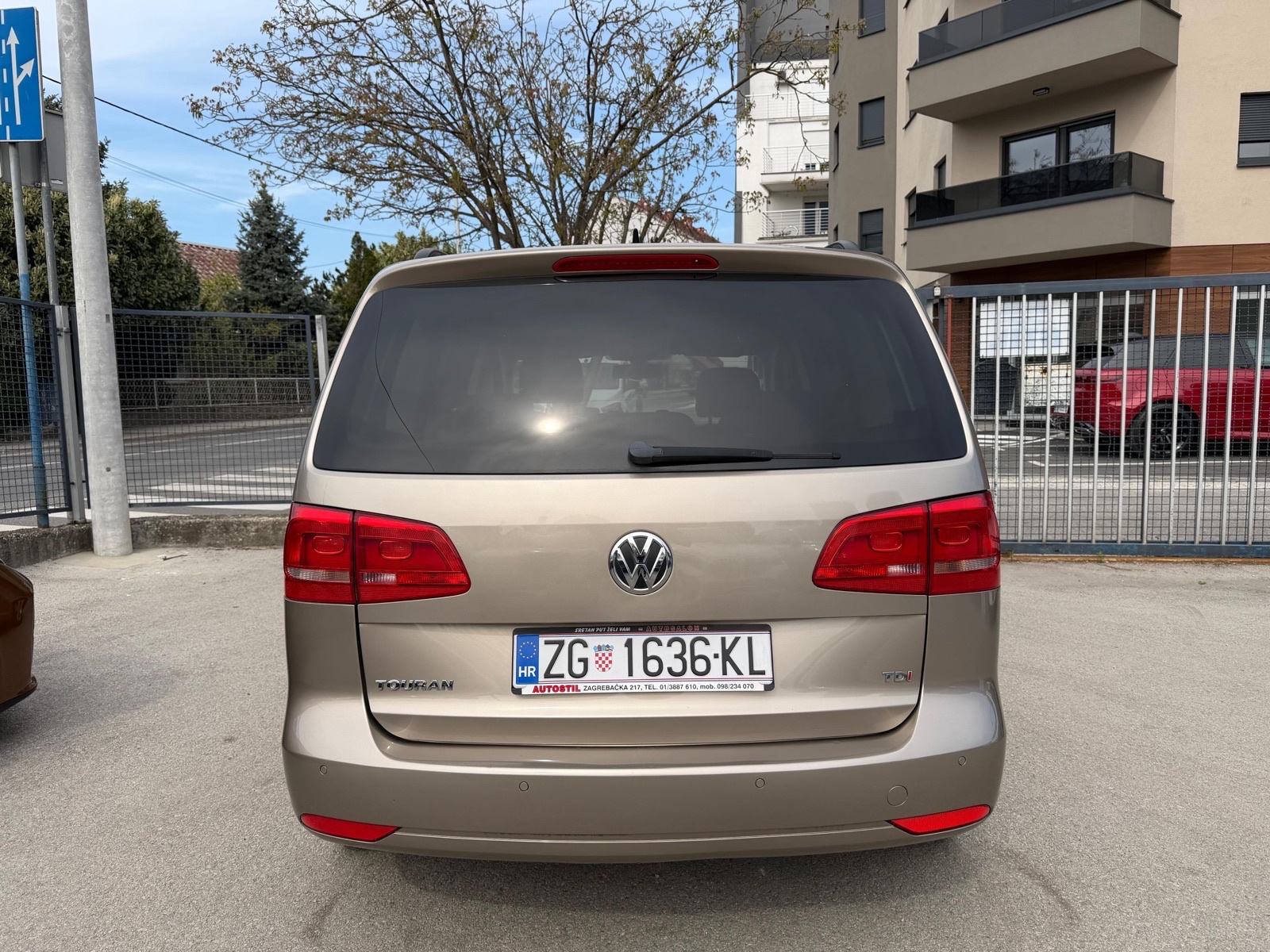 VW Touran 1.6 TDI DSG COMFORTLINE **REGISTRIRAN**, fotografija 6