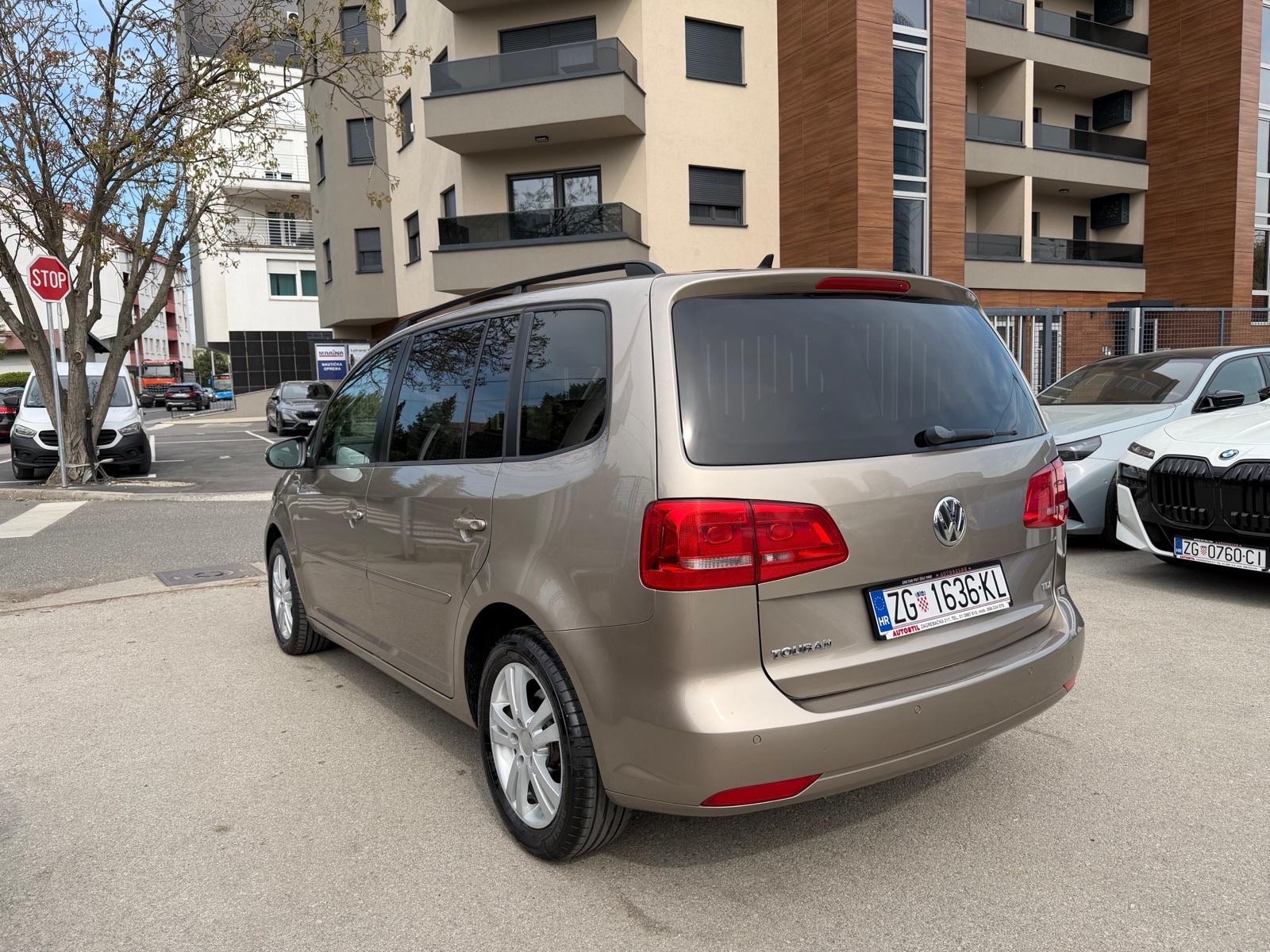 VW Touran 1.6 TDI DSG COMFORTLINE **REGISTRIRAN**, fotografija 7