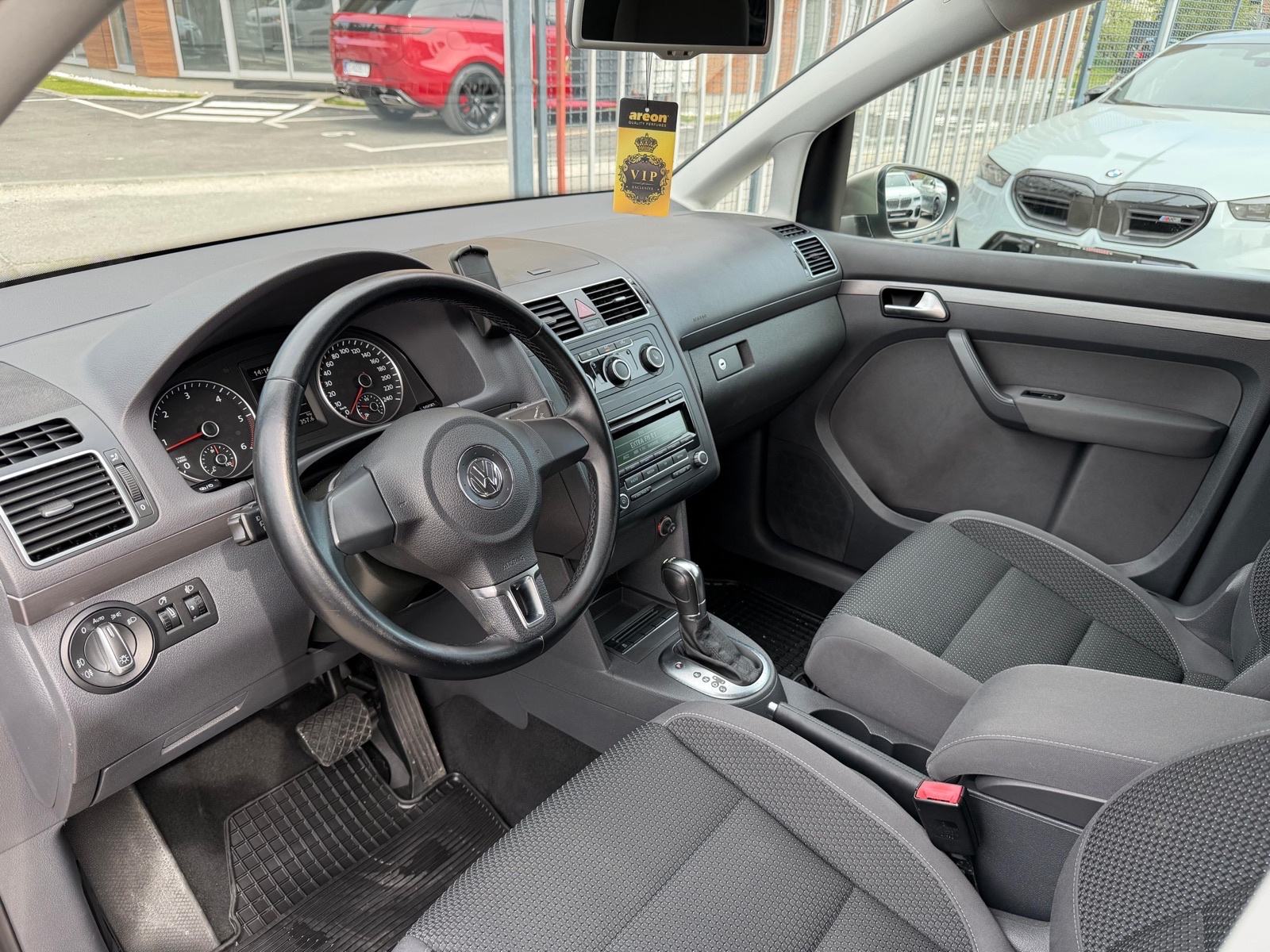 VW Touran 1.6 TDI DSG COMFORTLINE **REGISTRIRAN**, fotografija 8