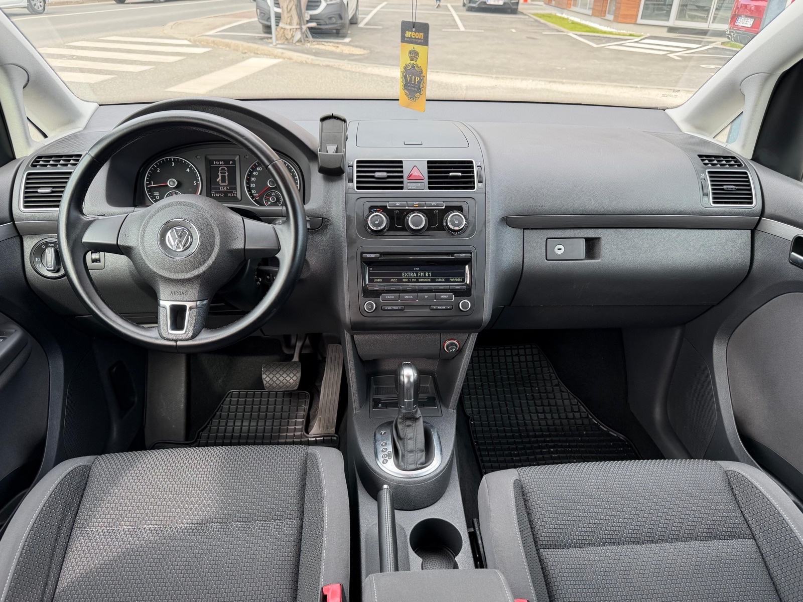 VW Touran 1.6 TDI DSG COMFORTLINE **REGISTRIRAN**, fotografija 9