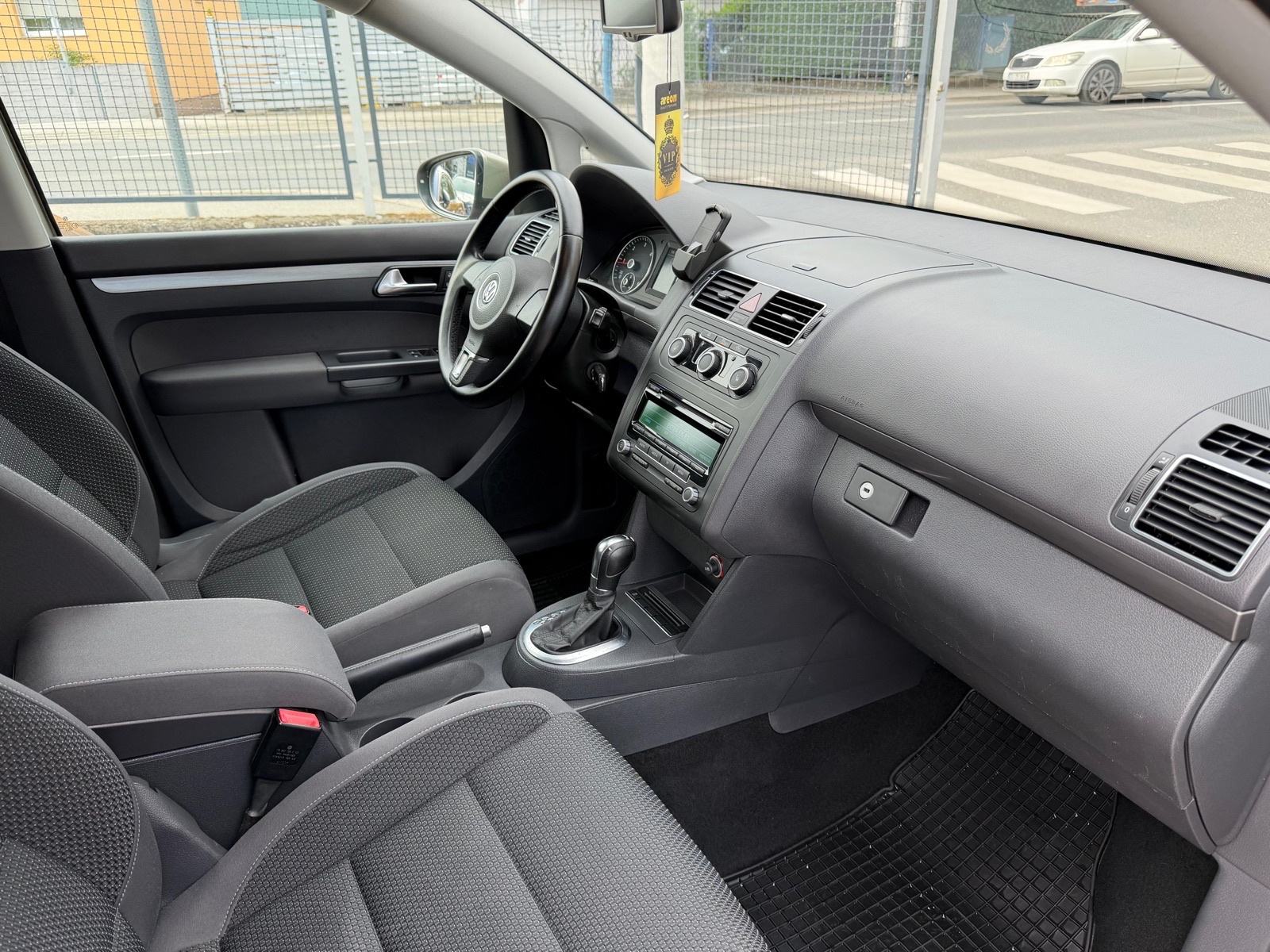 VW Touran 1.6 TDI DSG COMFORTLINE **REGISTRIRAN**, fotografija 10