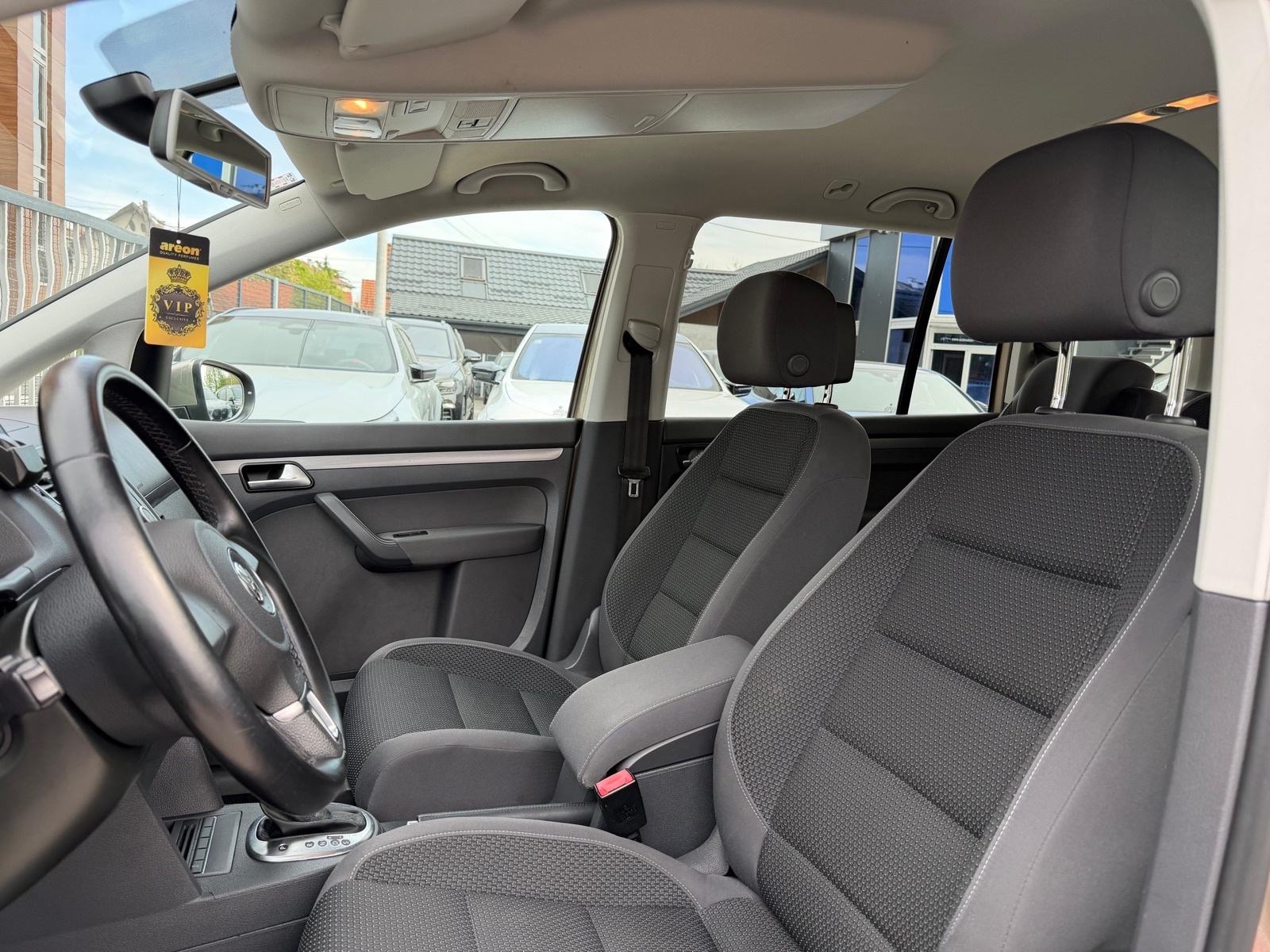 VW Touran 1.6 TDI DSG COMFORTLINE **REGISTRIRAN**, fotografija 11