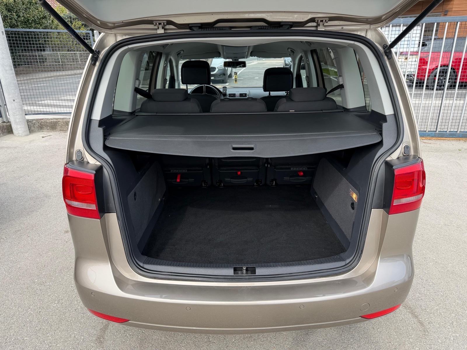 VW Touran 1.6 TDI DSG COMFORTLINE **REGISTRIRAN**, fotografija 13