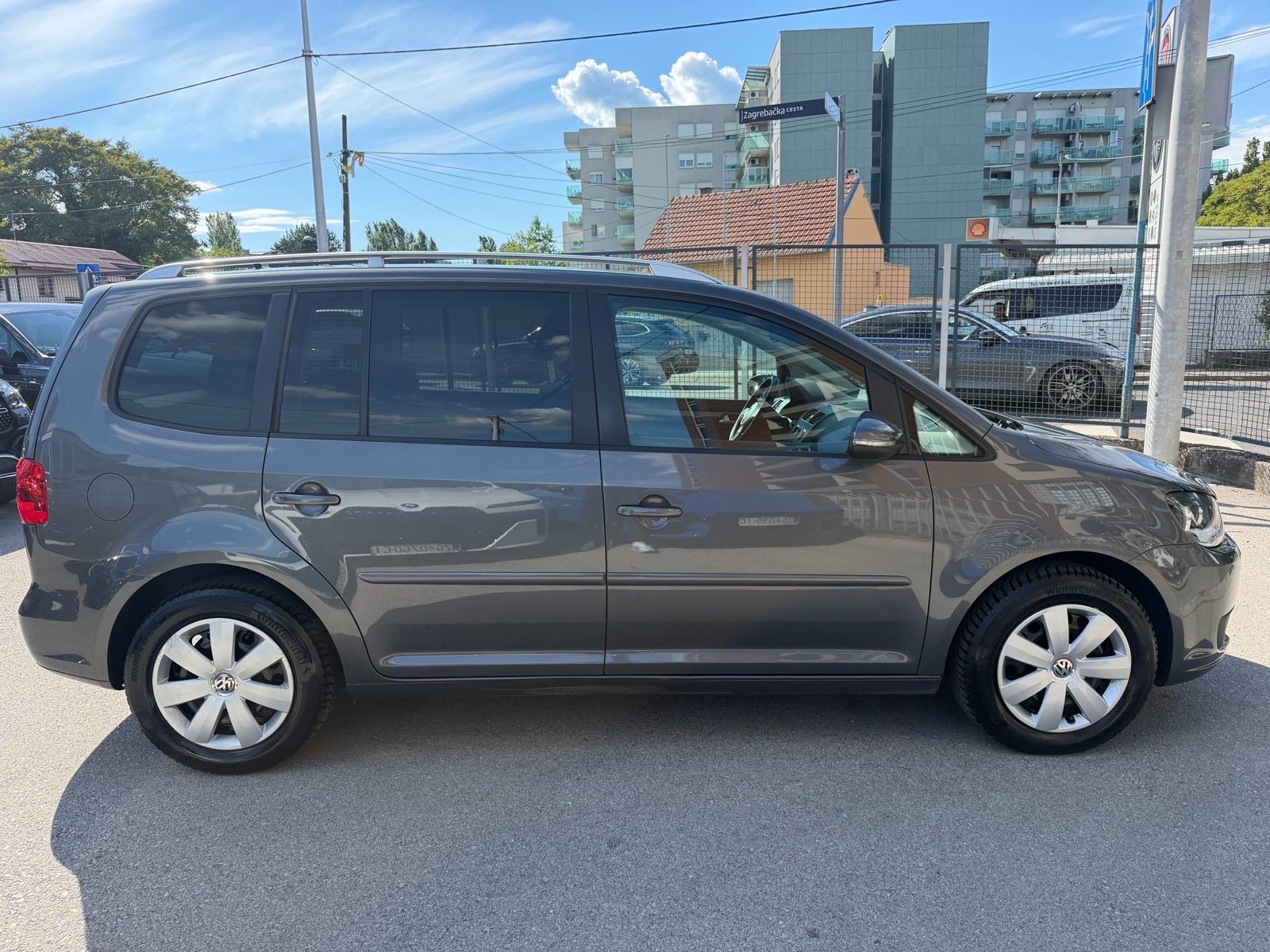 VW Touran 1,6 TDI DSG COMFORTLINE, fotografija 4