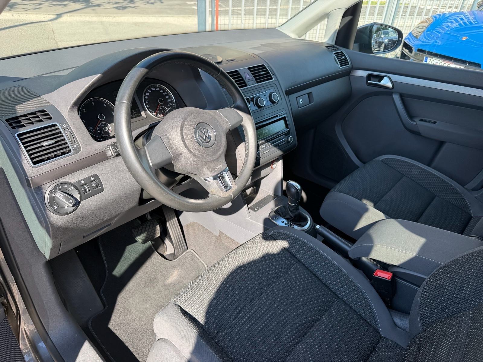 VW Touran 1,6 TDI DSG COMFORTLINE, fotografija 8