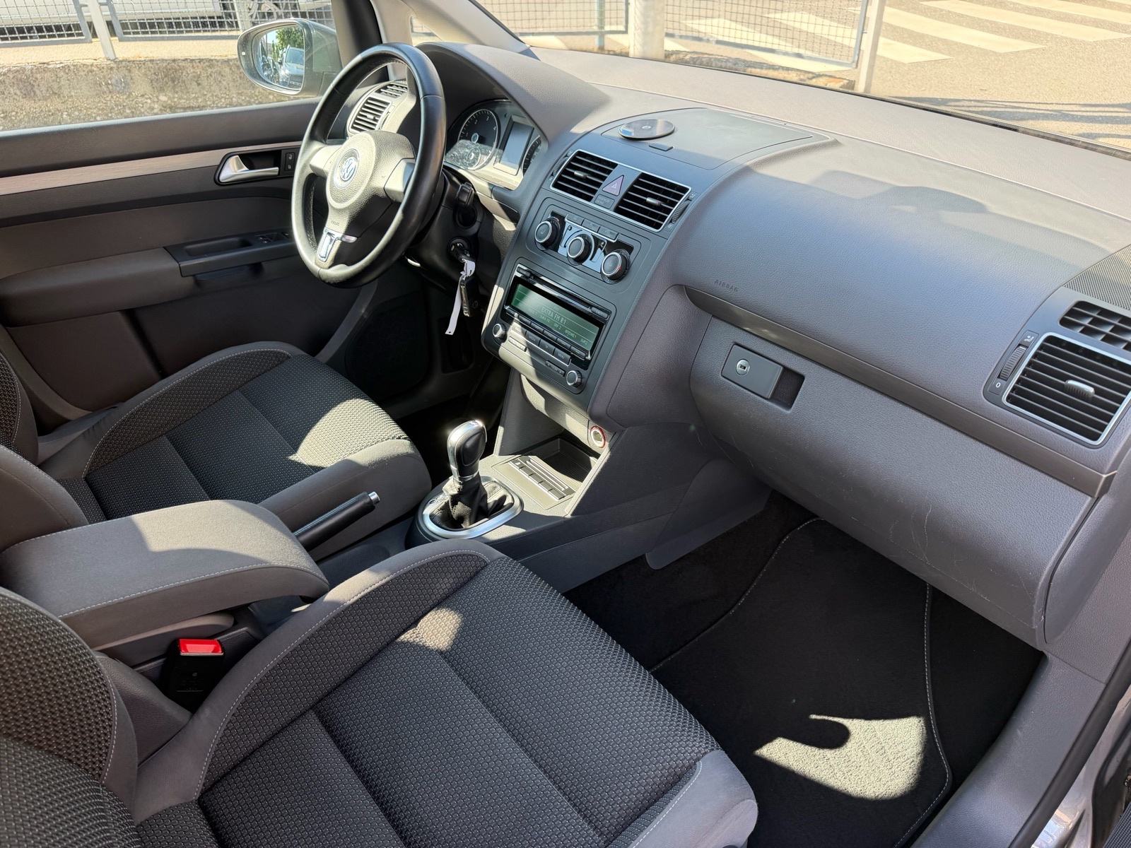 VW Touran 1,6 TDI DSG COMFORTLINE, fotografija 10