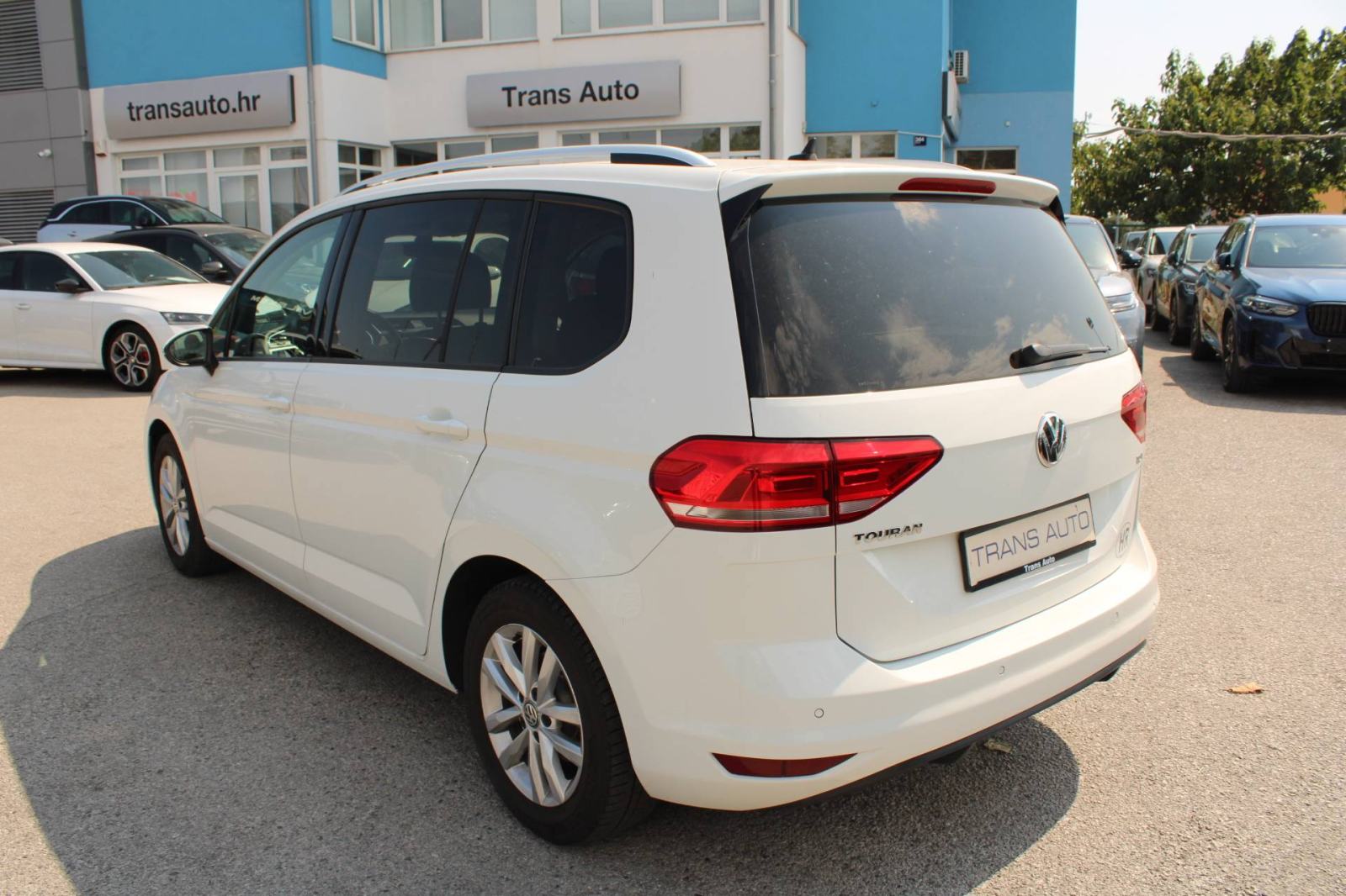 VW Touran 1.6 TDi DSG *NAVIGACIJA, KAMERA*, fotografija 7