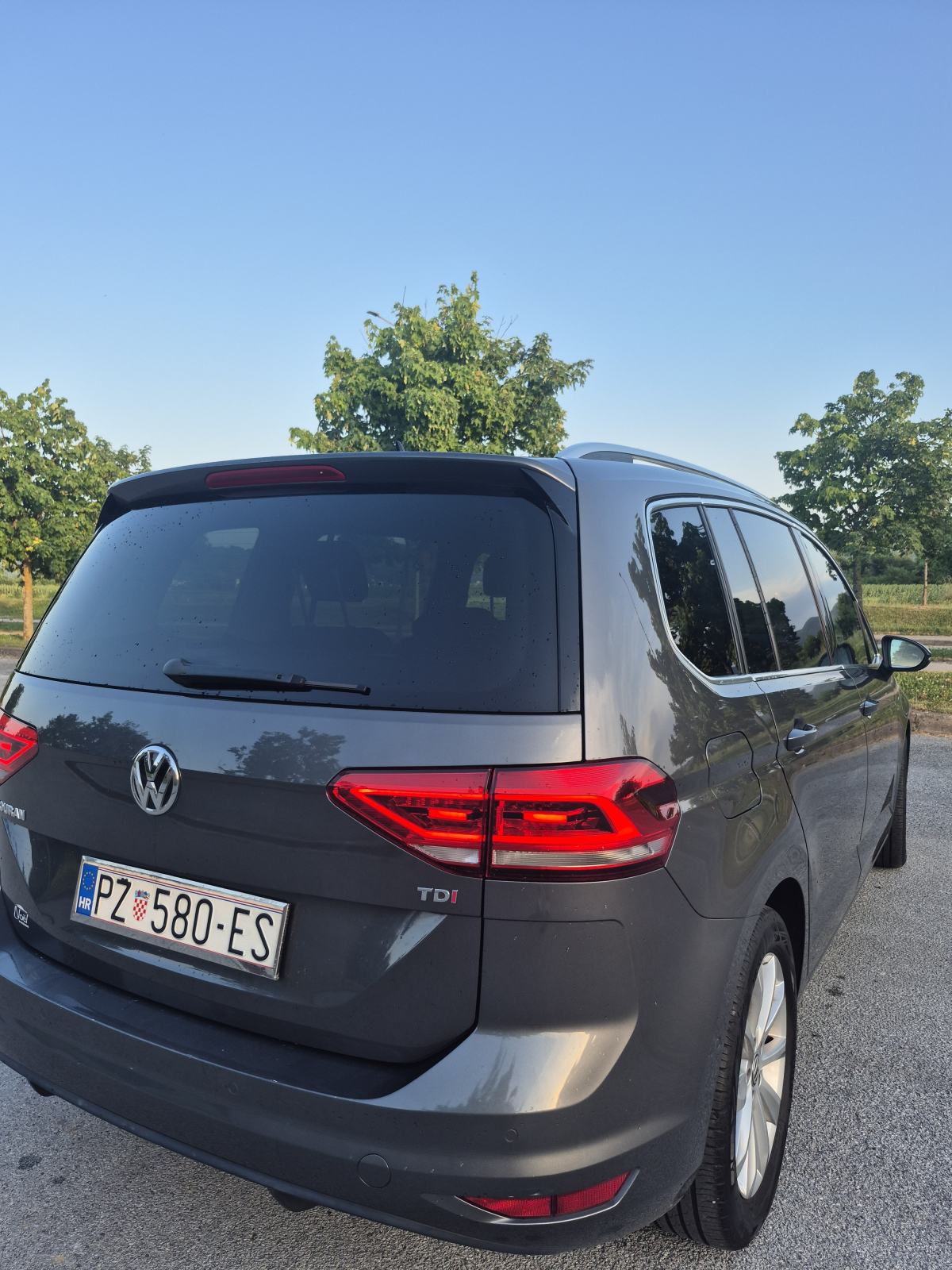 VW Touran 1.6 Tdi Highline, TOP, fotografija 5