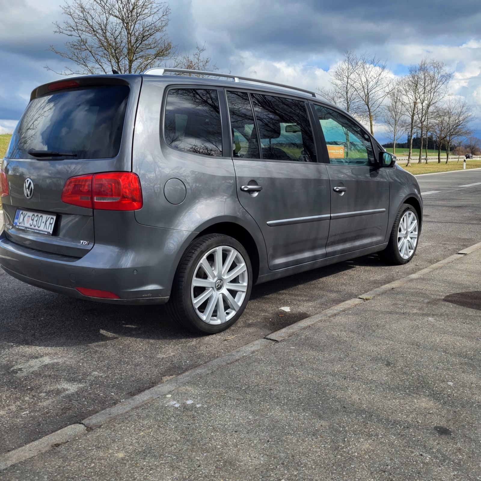 VW Touran 1,6 TDI DSG, fotografija 3