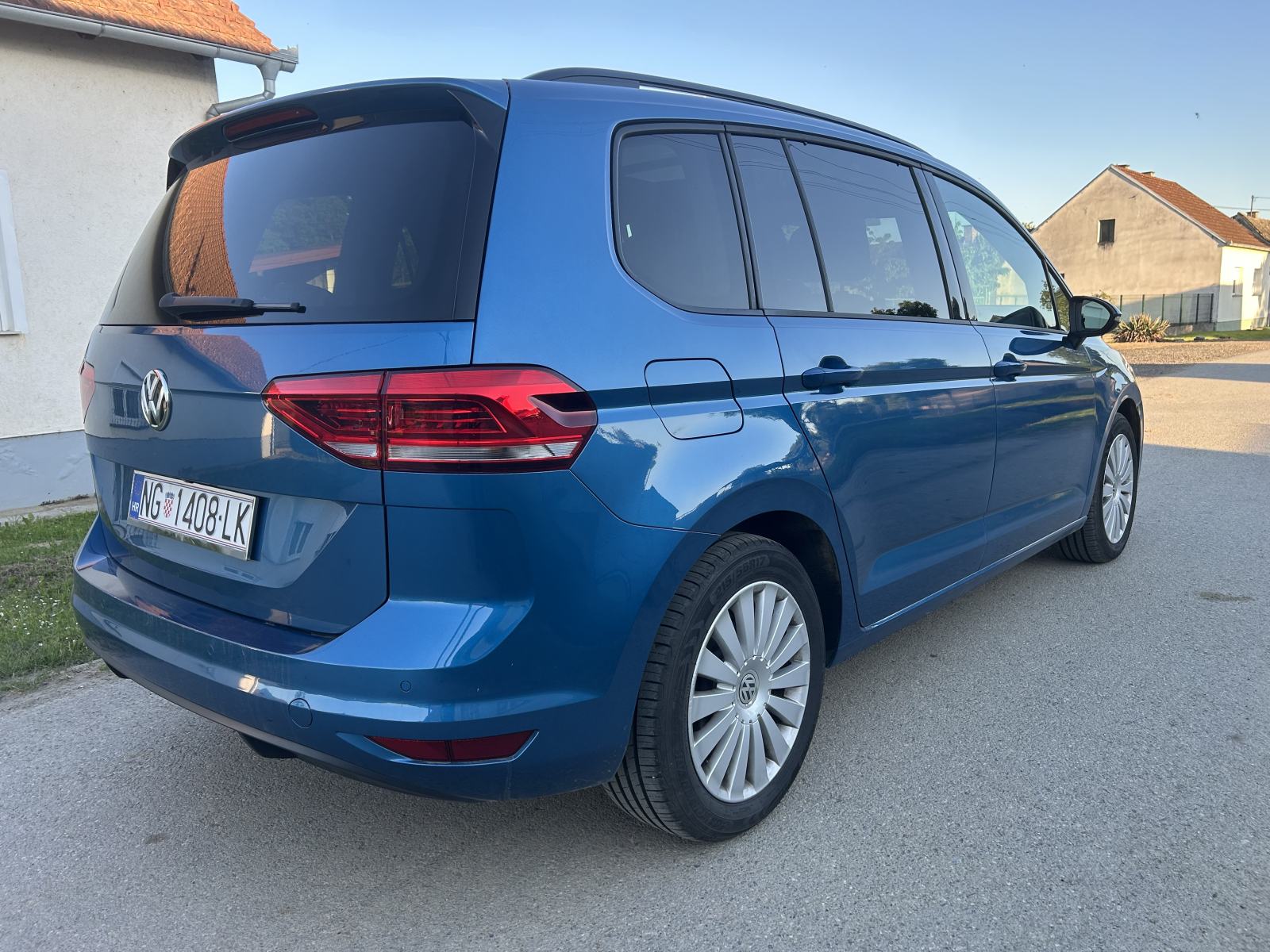 VW Touran 1,6 TDI 2018 GOD 06/2027 Reg Panorama, fotografija 4