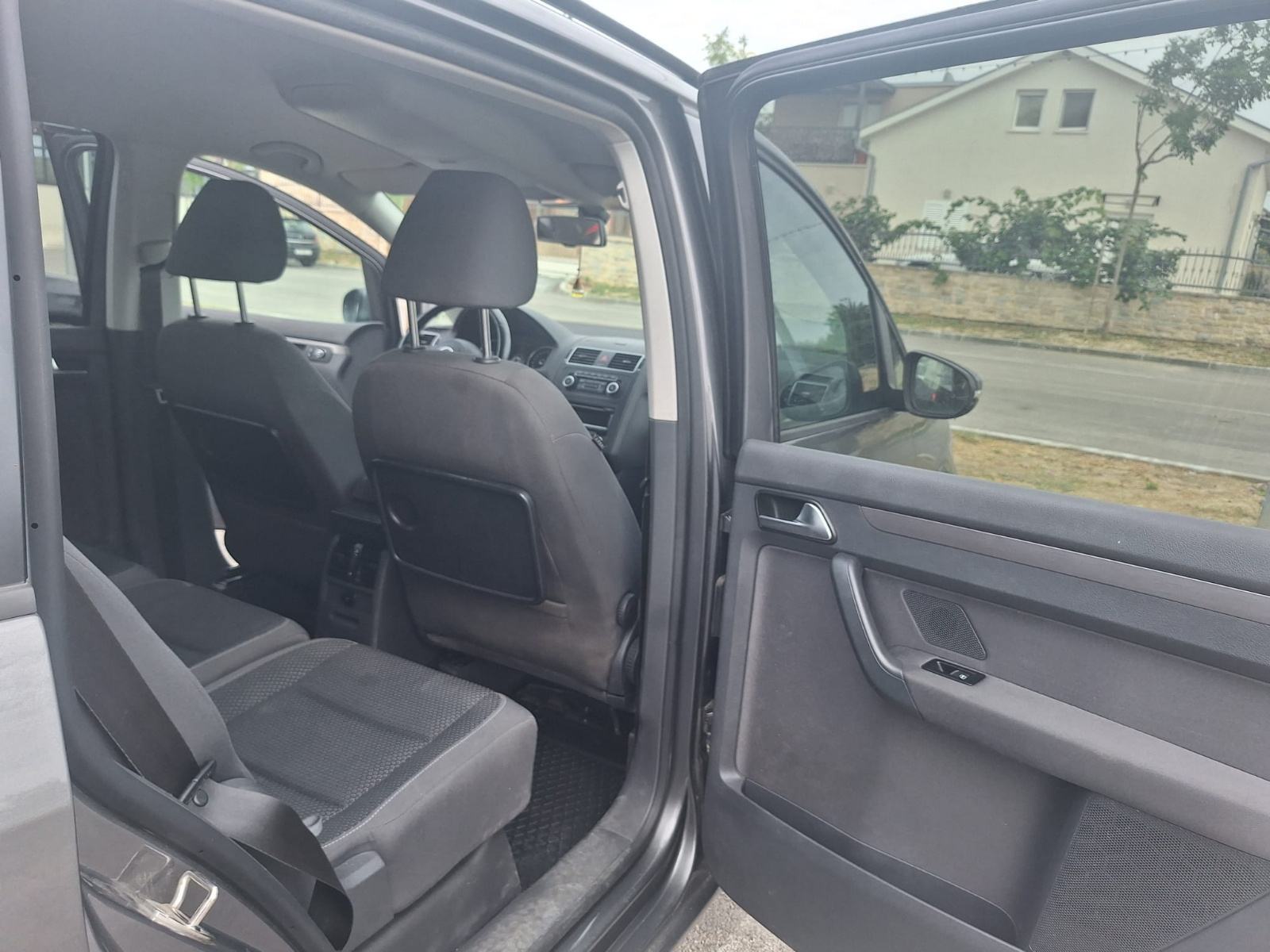 VW Touran 1,6 TDI, fotografija 9