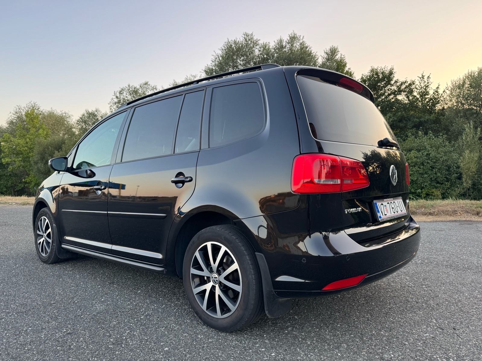 VW Touran 1,6 TDI 2014god, fotografija 3