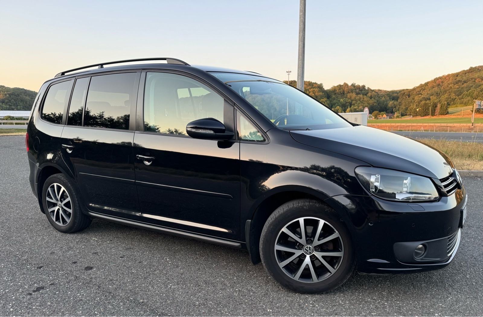 VW Touran 1,6 TDI 2014god, fotografija 2