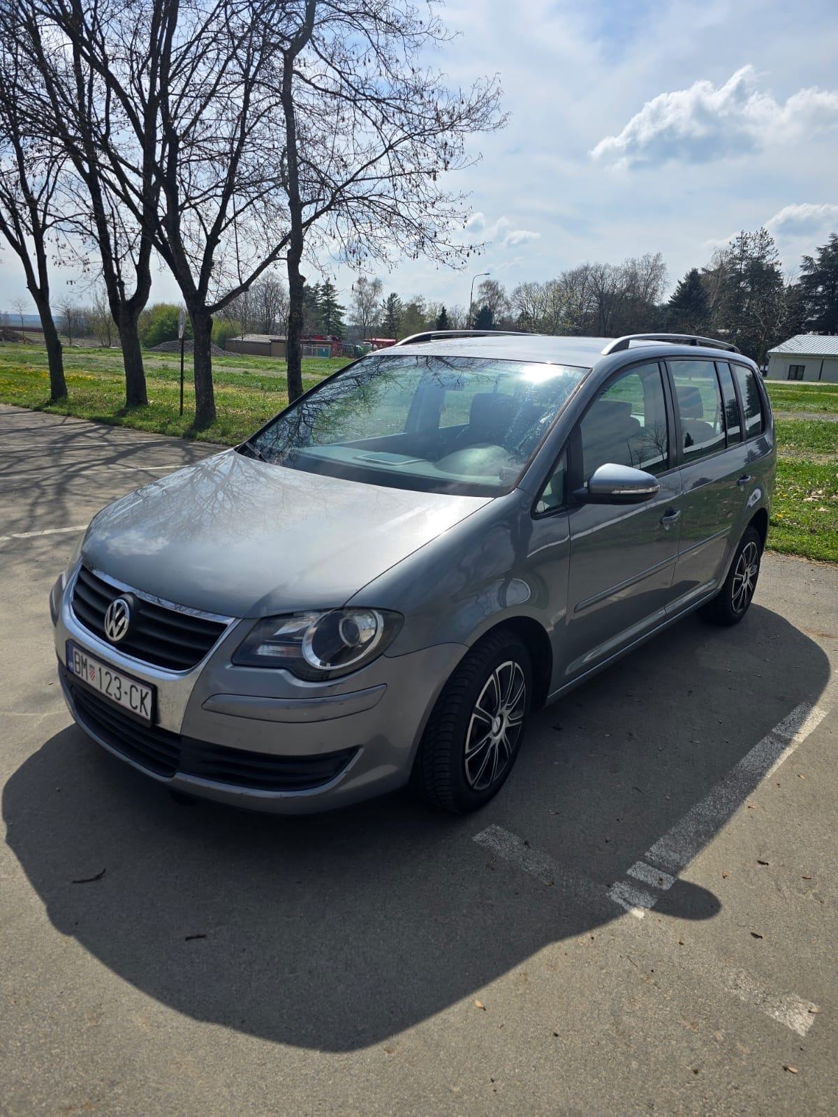 VW Touran 1,9 TDI, fotografija 1