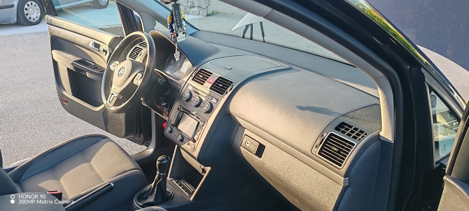 VW TOURAN 2.0 TDI•PANORAMA•LIFE oprema•7 SJEDALA•SERVISNA•REGdo 7/2027, fotografija 4