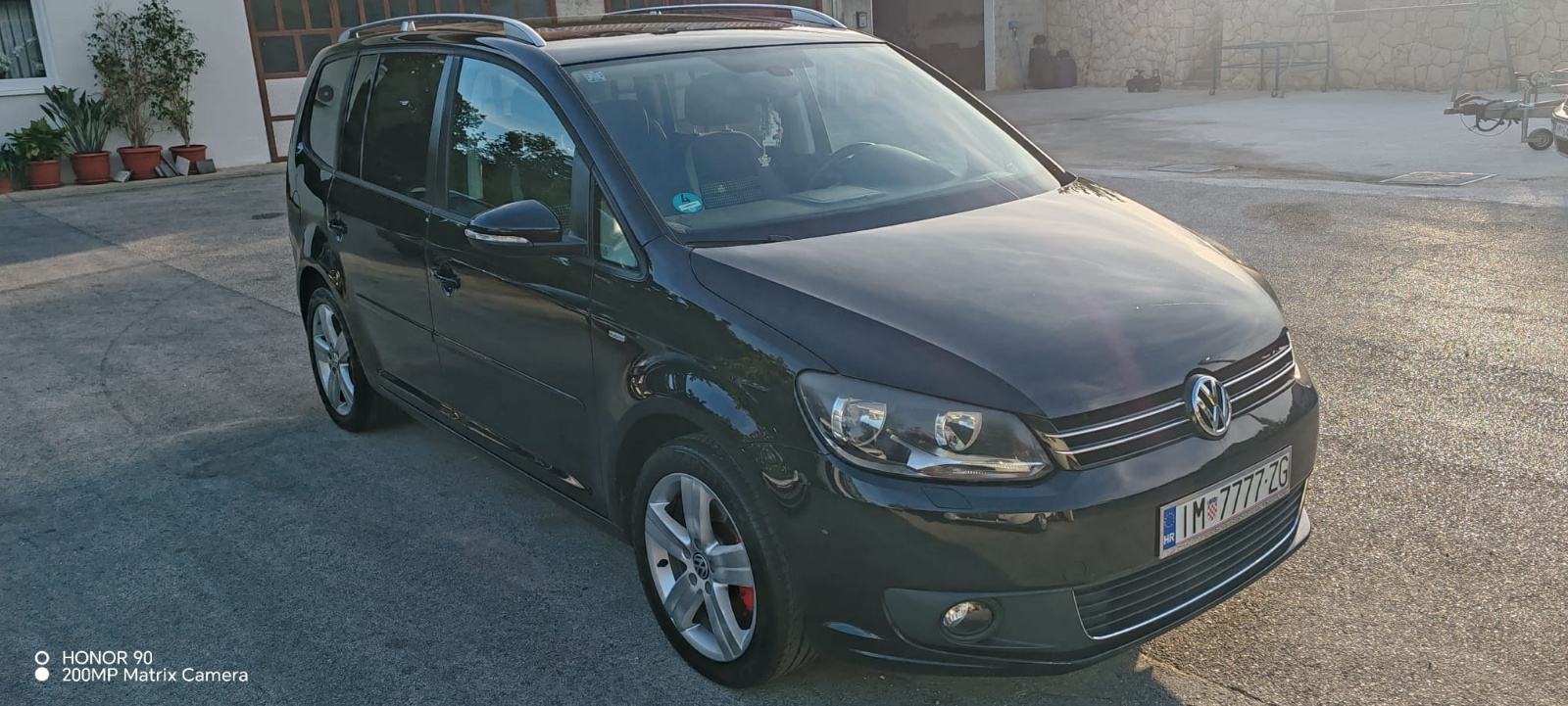 VW TOURAN 2.0 TDI•PANORAMA•LIFE oprema•7 SJEDALA•SERVISNA•REGdo 7/2027, fotografija 3