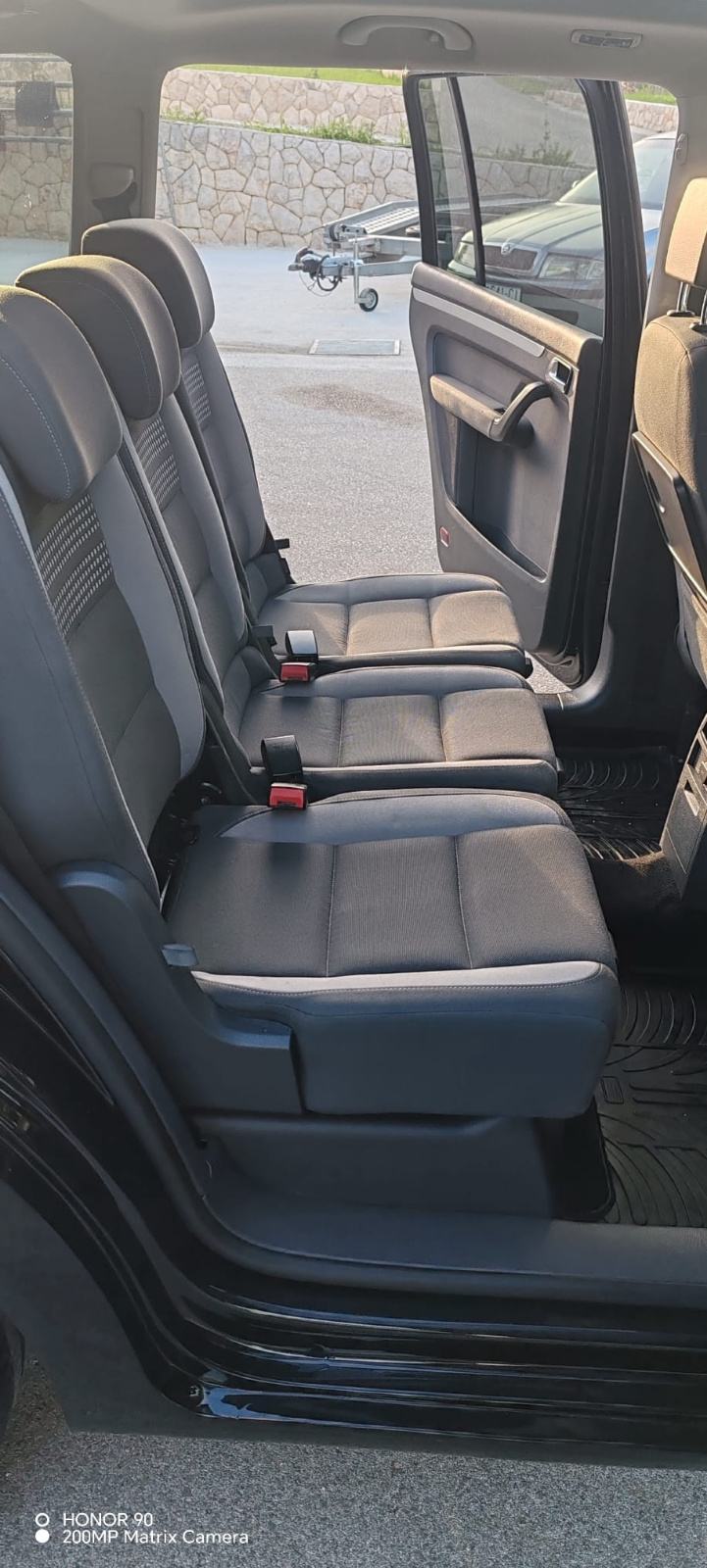 VW TOURAN 2.0 TDI•PANORAMA•LIFE oprema•7 SJEDALA•SERVISNA•REGdo 7/2027, fotografija 10