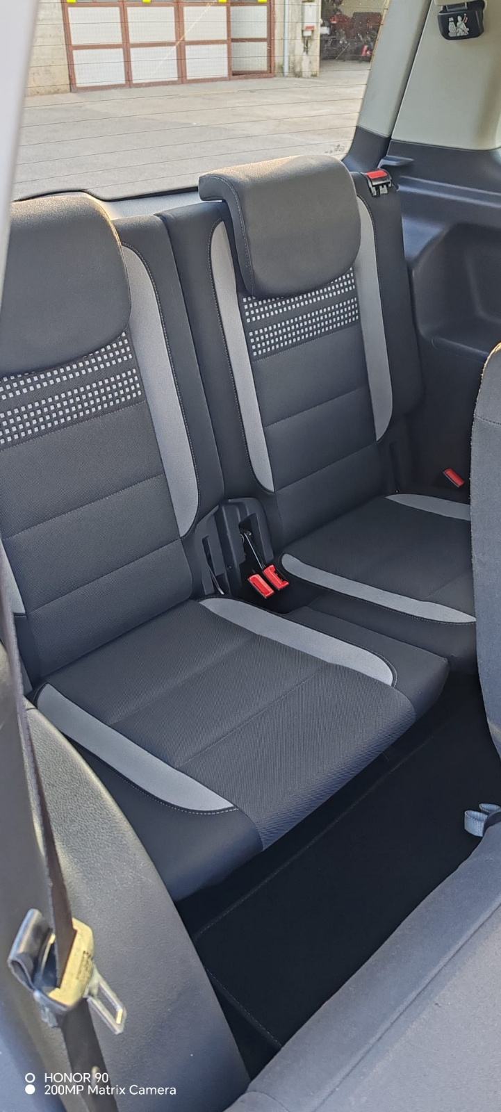 VW TOURAN 2.0 TDI•PANORAMA•LIFE oprema•7 SJEDALA•SERVISNA•REGdo 7/2027, fotografija 11