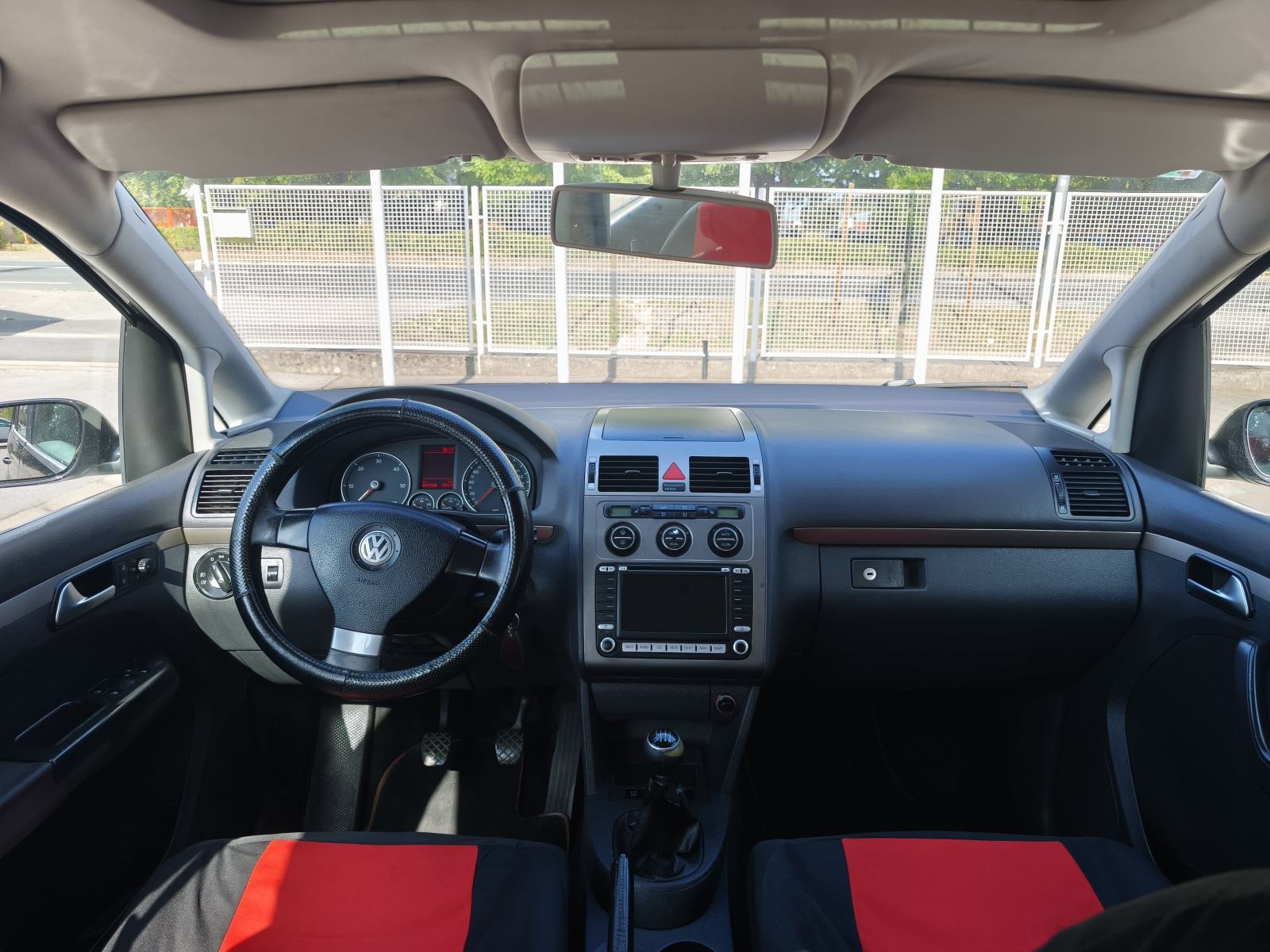 VW Touran 2,0 TDI 6 BZINA SENZORI TEMPOMAT AUTOMATSKA KLIMA, fotografija 14