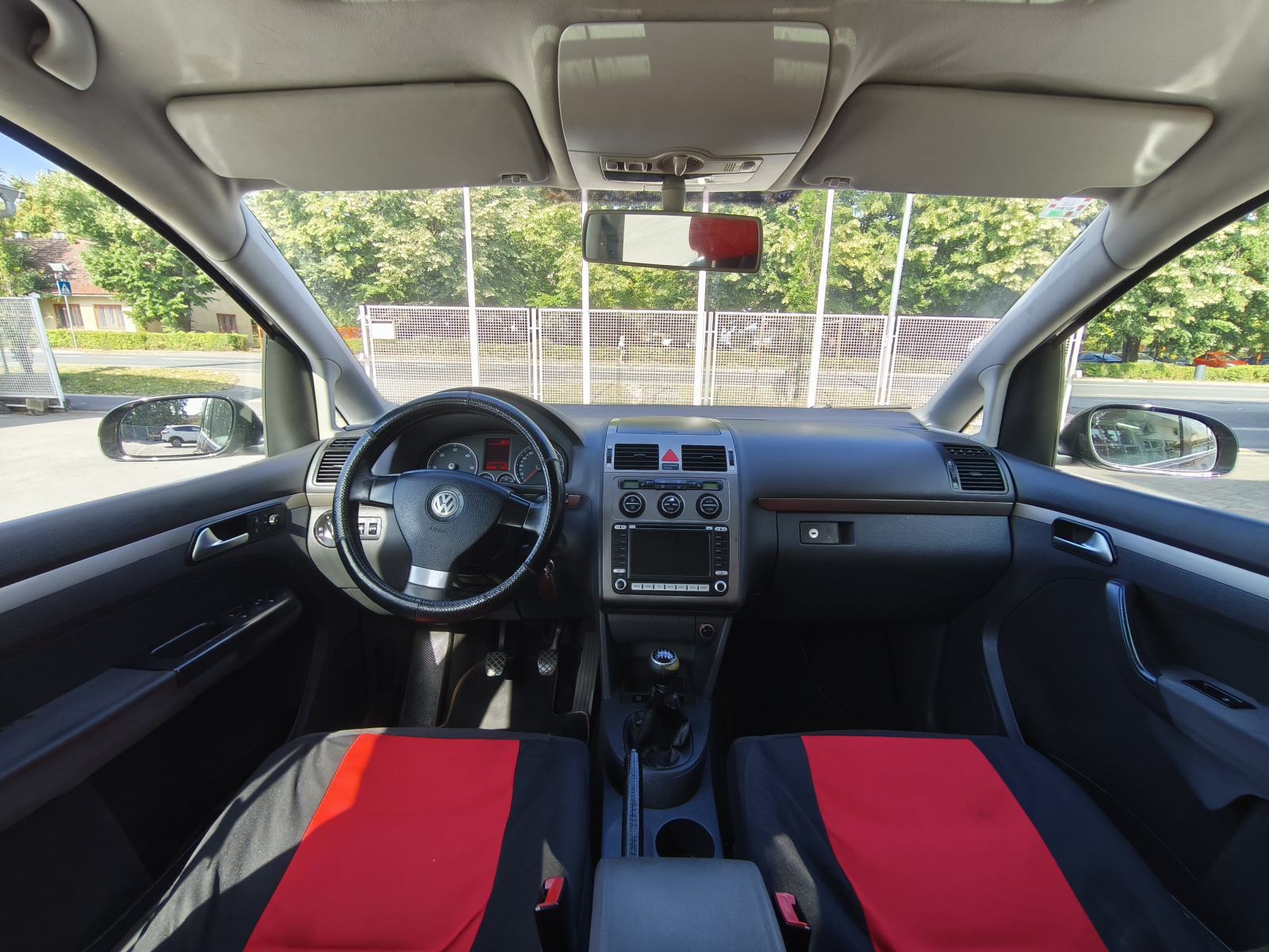 VW Touran 2,0 TDI 6 BZINA SENZORI TEMPOMAT AUTOMATSKA KLIMA, fotografija 15