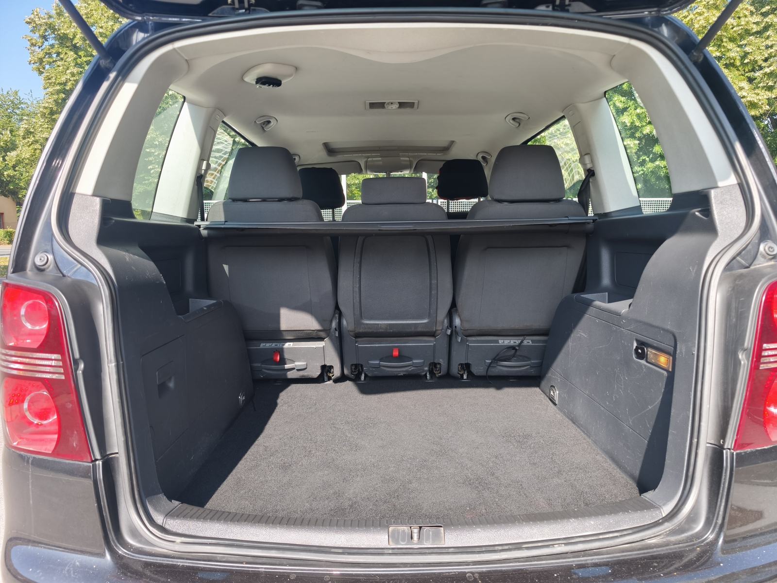 VW Touran 2,0 TDI 6 BZINA SENZORI TEMPOMAT AUTOMATSKA KLIMA, fotografija 19