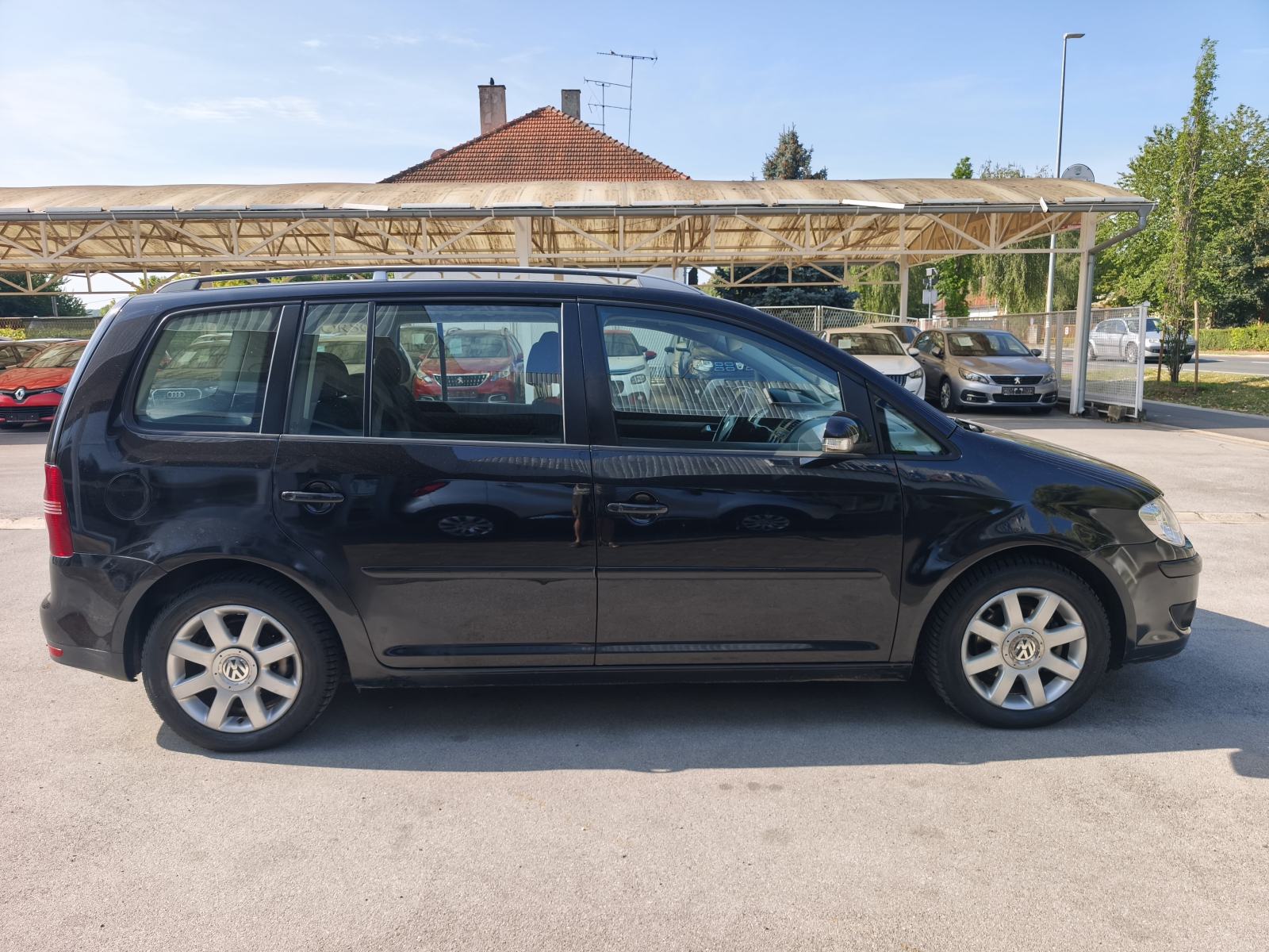 VW Touran 2,0 TDI 6 BZINA SENZORI TEMPOMAT AUTOMATSKA KLIMA, fotografija 13