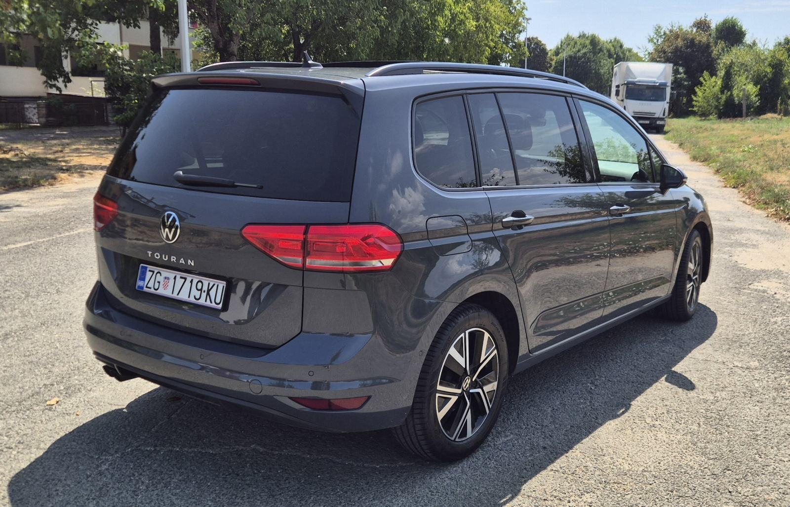 VW Touran 2.0 TDI Automatik, fotografija 3