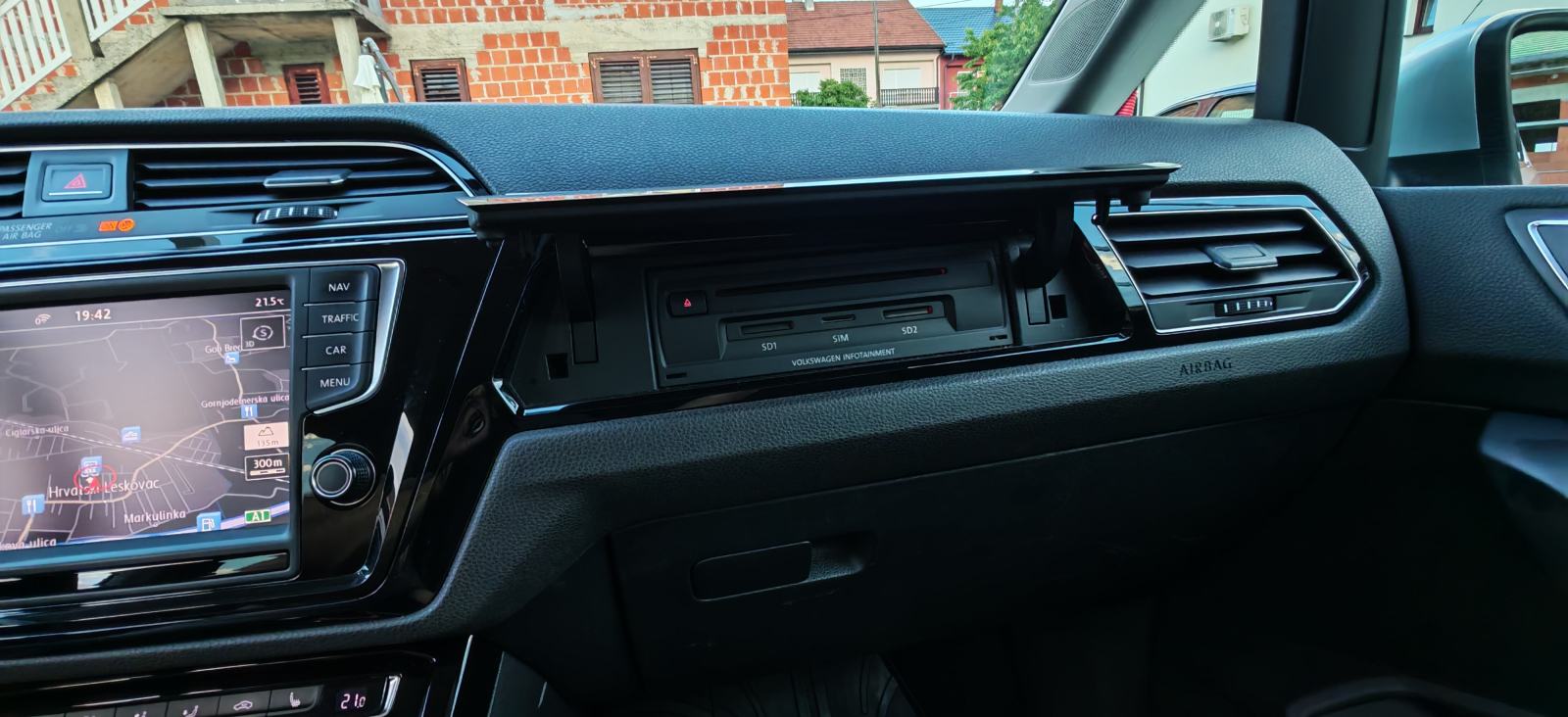VW Touran 2,0 TDI BMT DSG Highline, fotografija 7