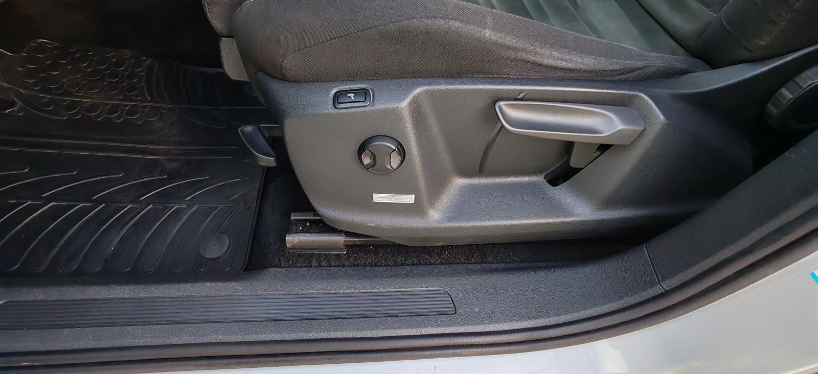 VW Touran 2,0 TDI BMT DSG Highline, fotografija 10
