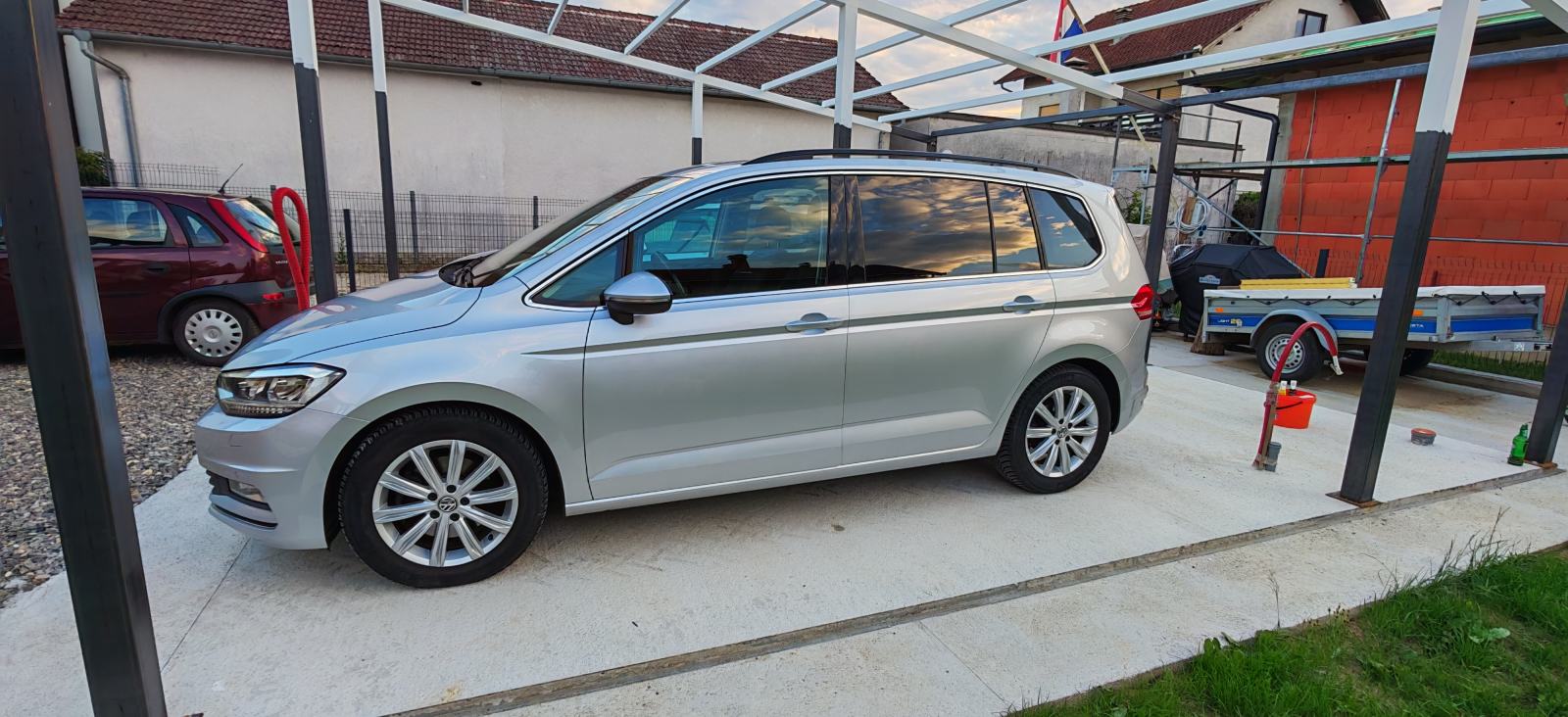 VW Touran 2,0 TDI BMT DSG Highline, fotografija 4