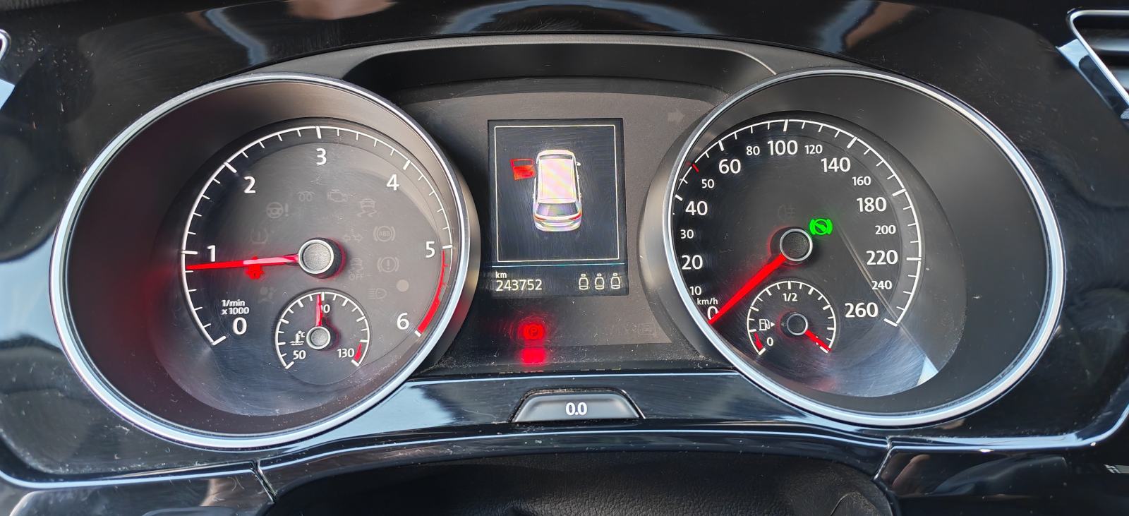 VW Touran 2,0 TDI BMT DSG Highline, fotografija 18
