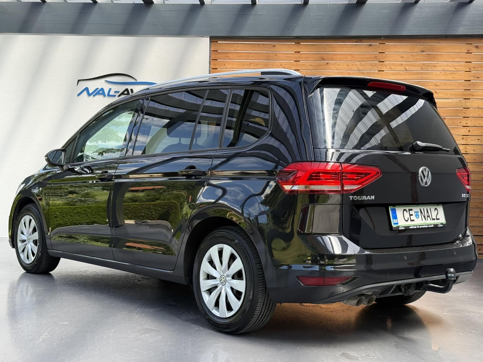 VW Touran 2,0 TDI Comfortline SLO.VOZILO-VELIK SERVIS-ACC-LED-TEMPOMAT, fotografija 3