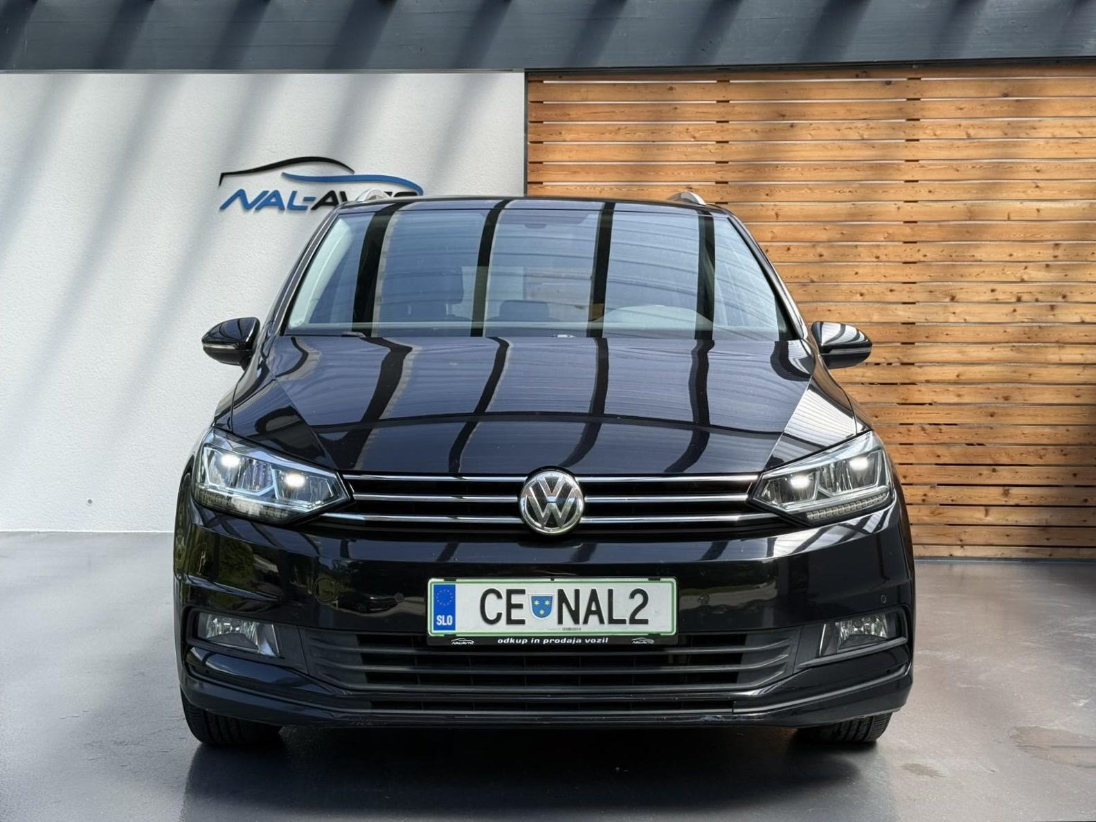 VW Touran 2,0 TDI Comfortline SLO.VOZILO-VELIK SERVIS-ACC-LED-TEMPOMAT, fotografija 9