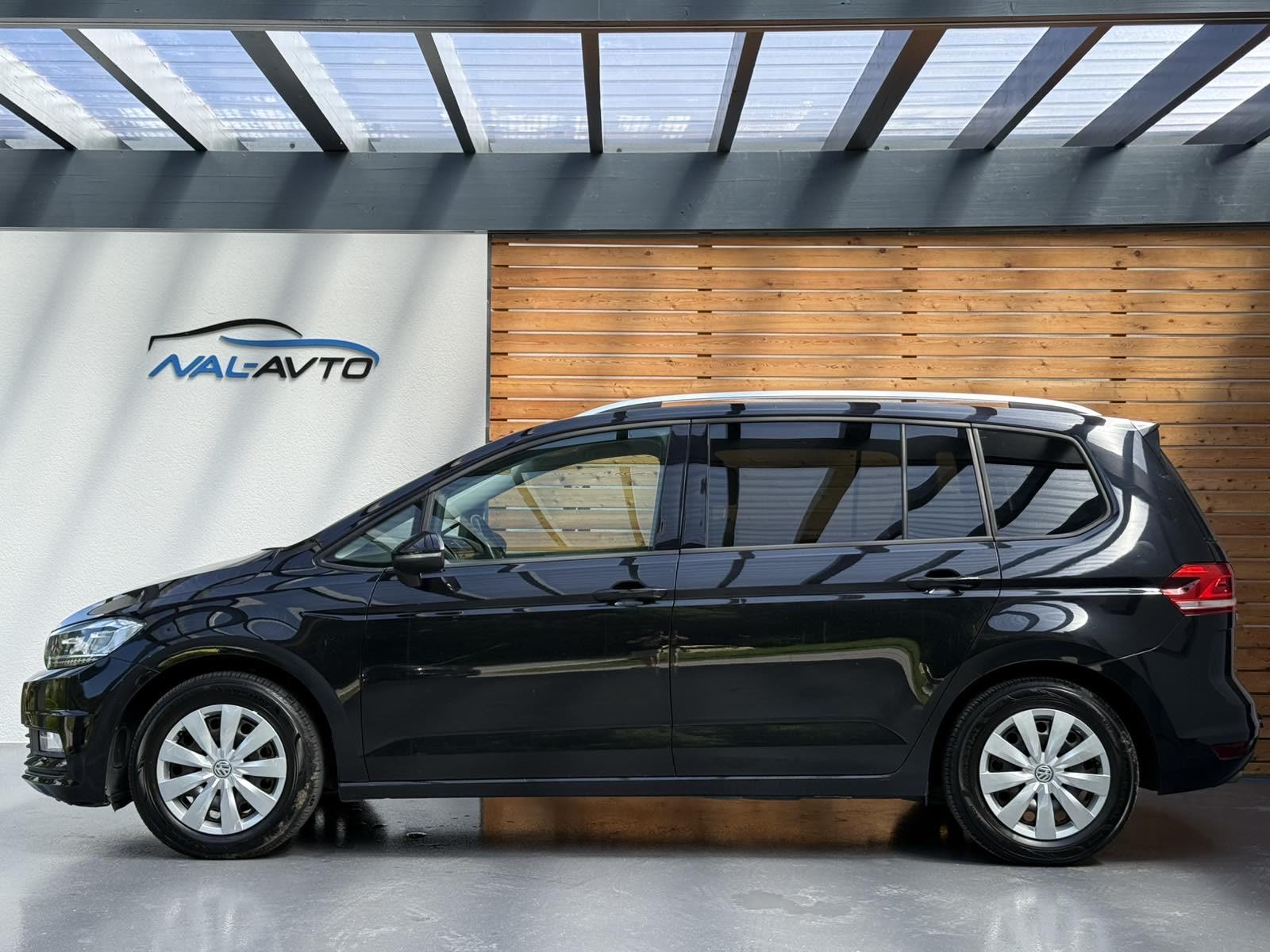 VW Touran 2,0 TDI Comfortline SLO.VOZILO-VELIK SERVIS-ACC-LED-TEMPOMAT, fotografija 12