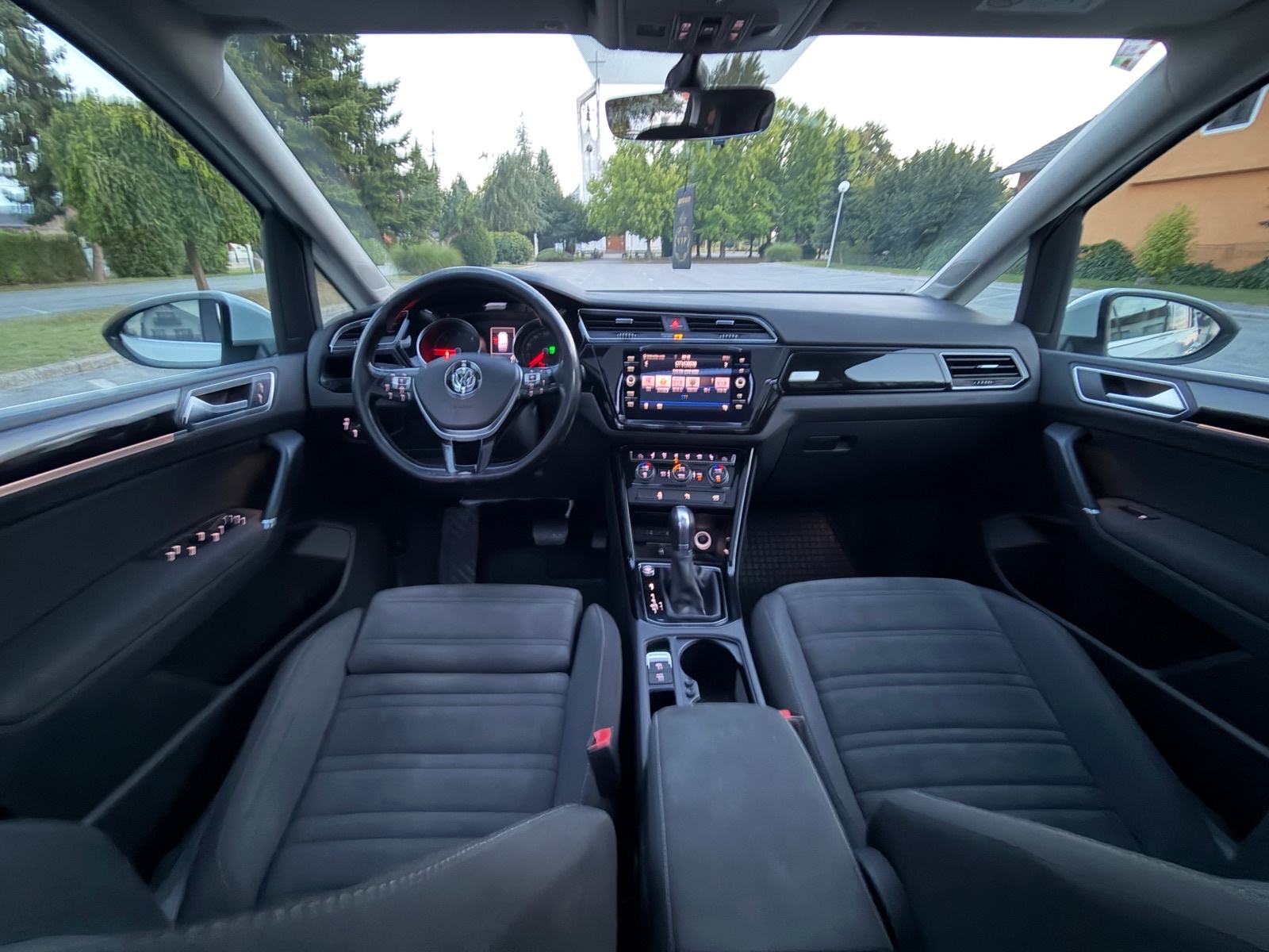 VW Touran 2,0 TDI DSG 2017god Highline Reg 1god, fotografija 9