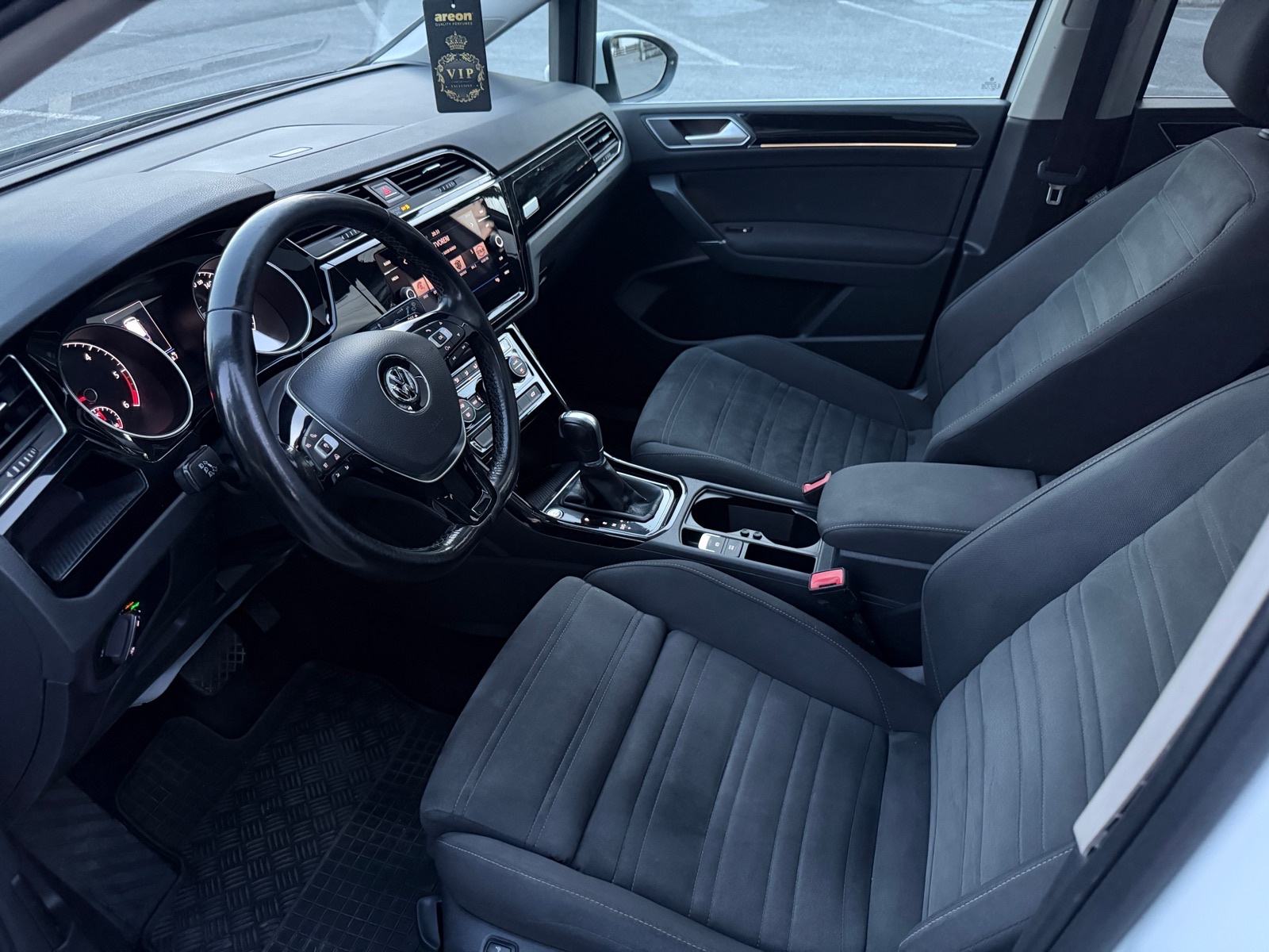 VW Touran 2,0 TDI DSG 2017god Highline Reg 1god, fotografija 12