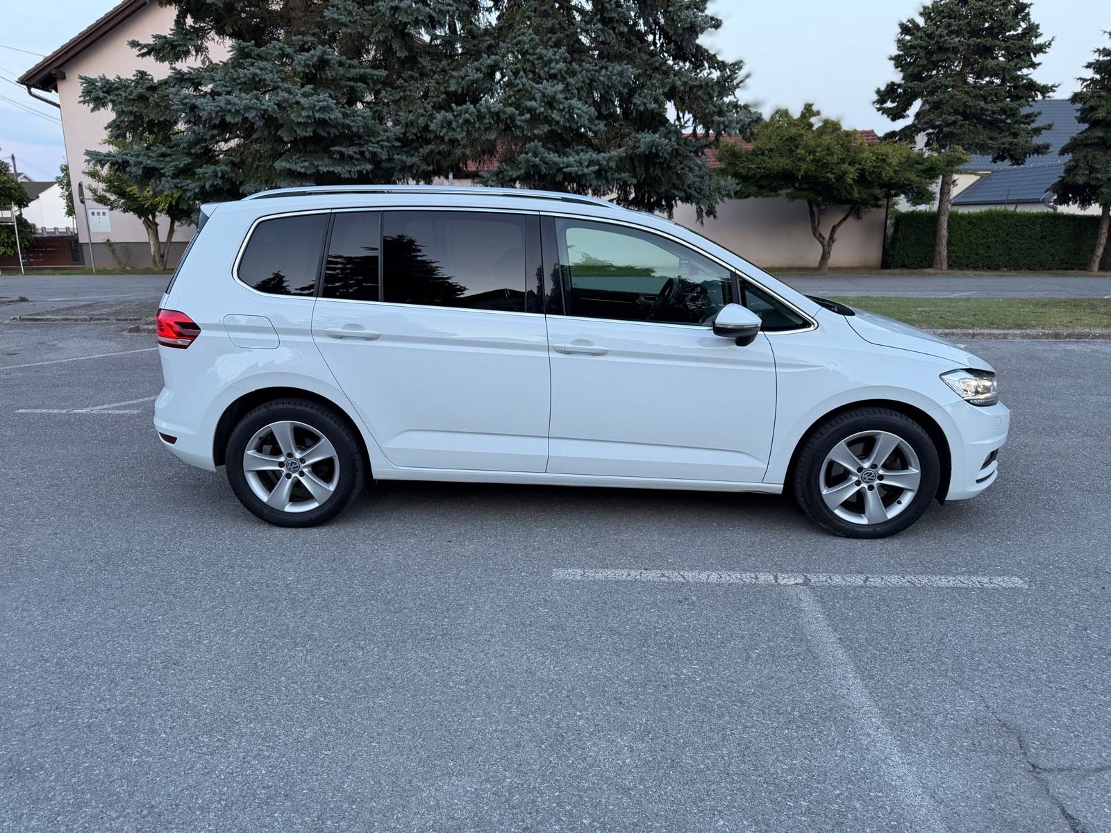 VW Touran 2,0 TDI DSG 2017god Highline Reg 1god, fotografija 4