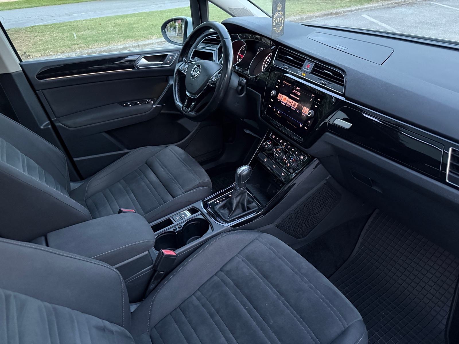 VW Touran 2,0 TDI DSG 2017god Highline Reg 1god, fotografija 13