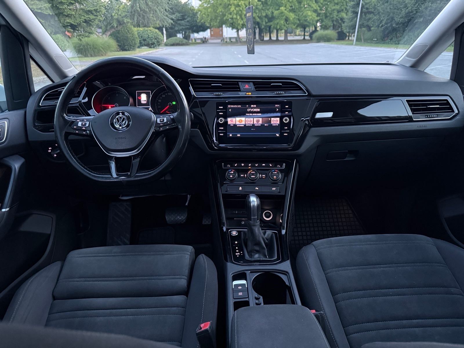 VW Touran 2,0 TDI DSG 2017god Highline Reg 1god, fotografija 15