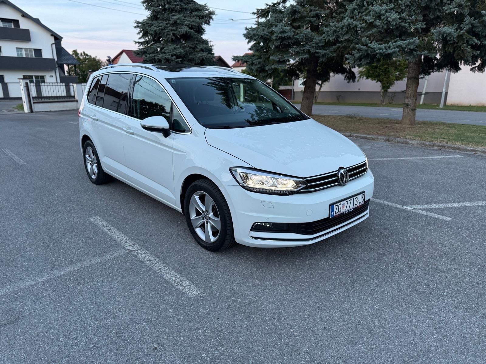 VW Touran 2,0 TDI DSG 2017god Highline Reg 1god, fotografija 3