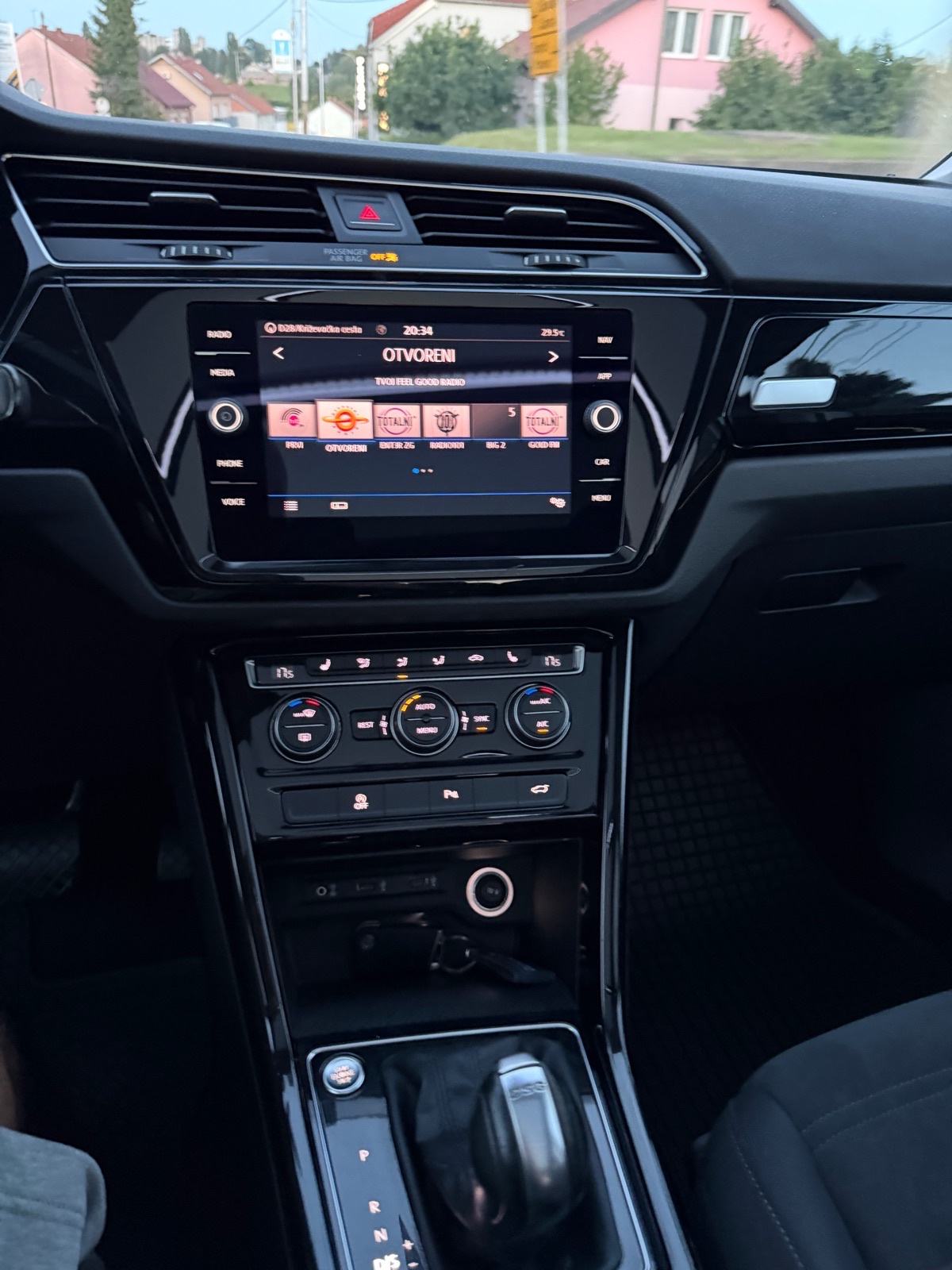 VW Touran 2,0 TDI DSG 2017god Highline Reg 1god, fotografija 17