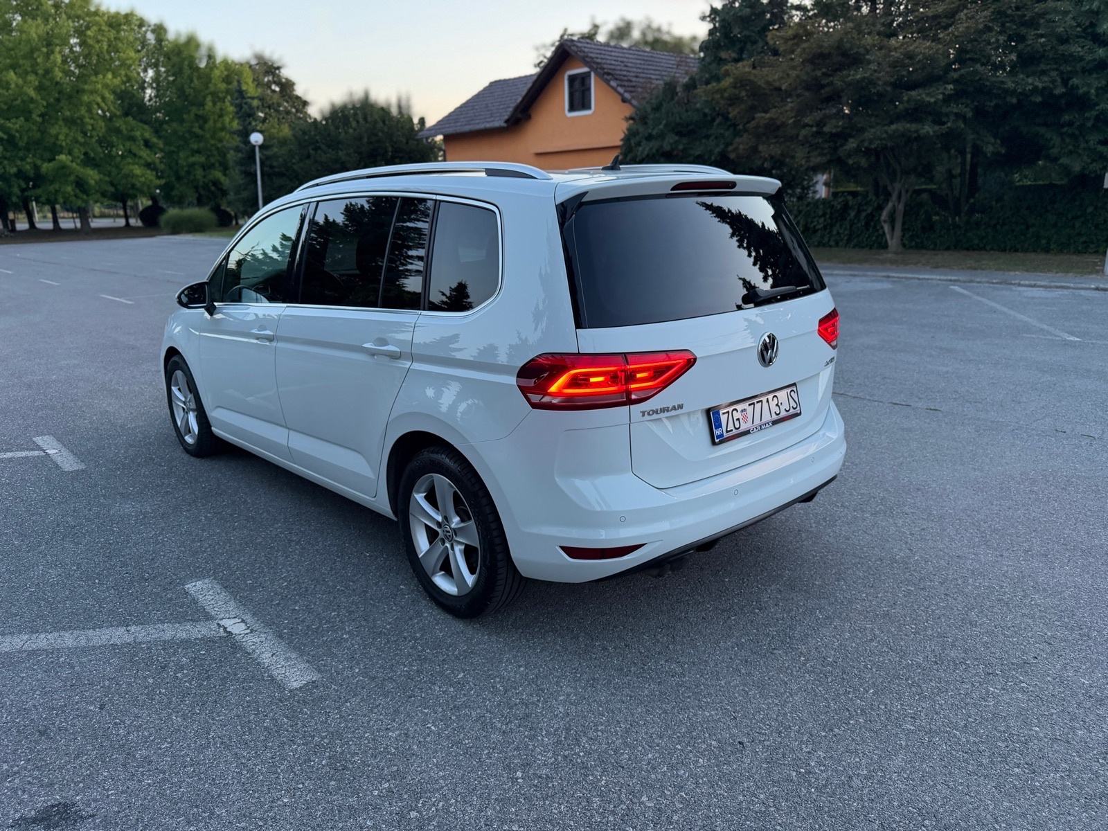VW Touran 2,0 TDI DSG 2017god Highline Reg 1god, fotografija 7