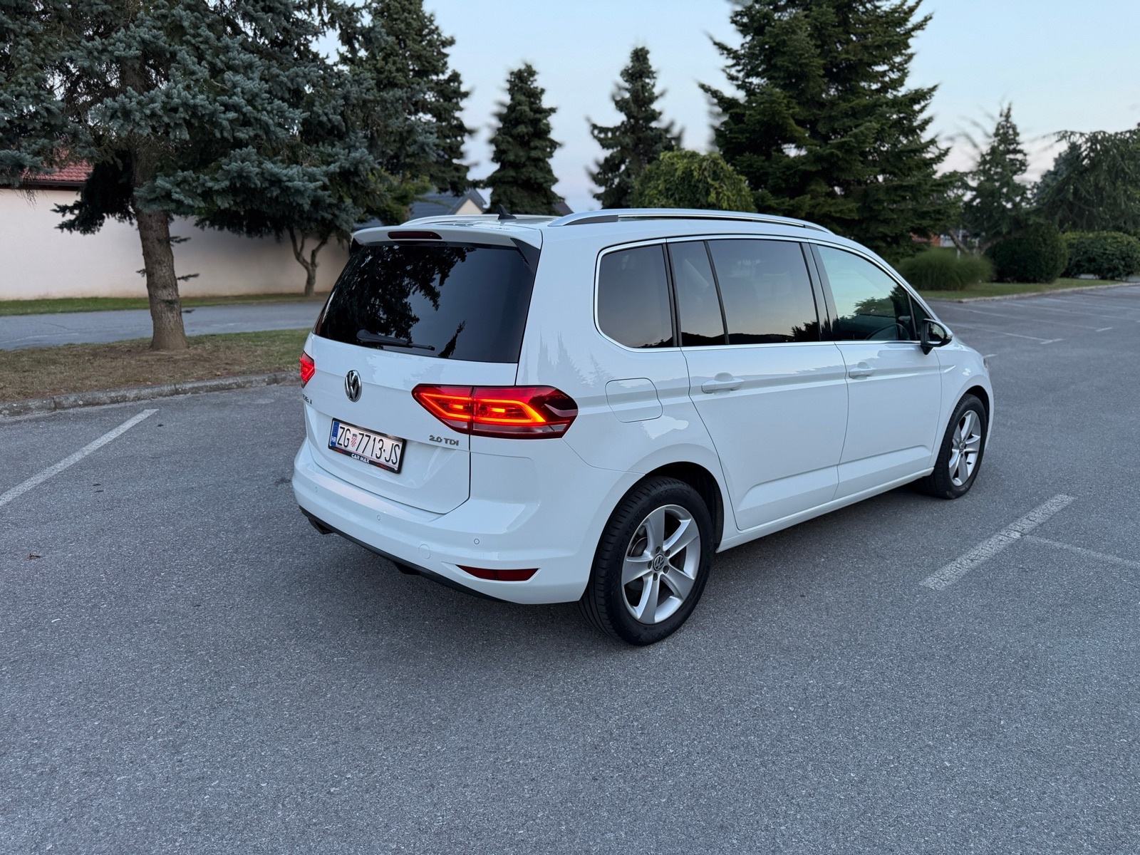 VW Touran 2,0 TDI DSG 2017god Highline Reg 1god, fotografija 5