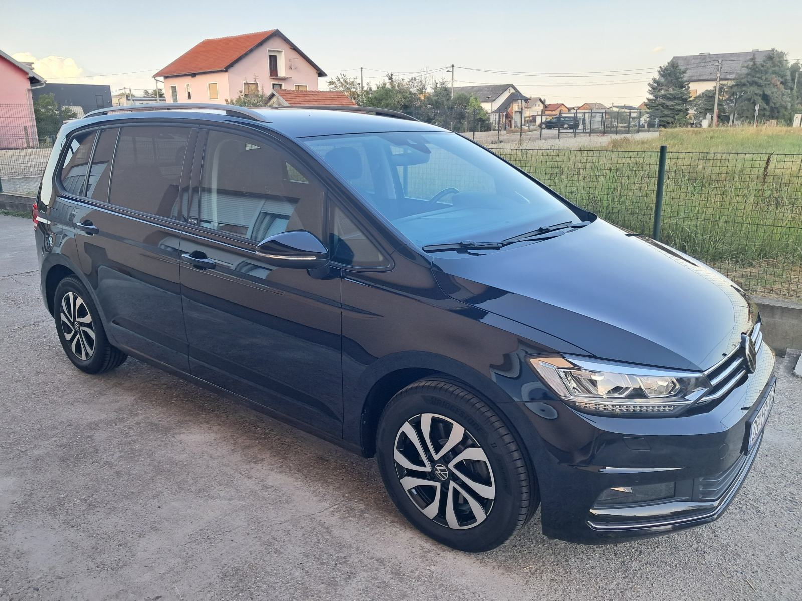 VW Touran 2.0 TDI*DSG*ACTIVE*LED SVJETLA*KAMERA*PRO NAVIGACIJA*, fotografija 2