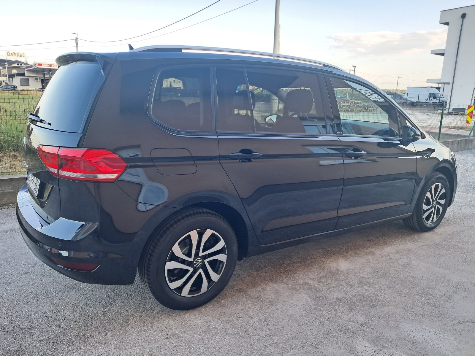 VW Touran 2.0 TDI*DSG*ACTIVE*LED SVJETLA*KAMERA*PRO NAVIGACIJA*, fotografija 3