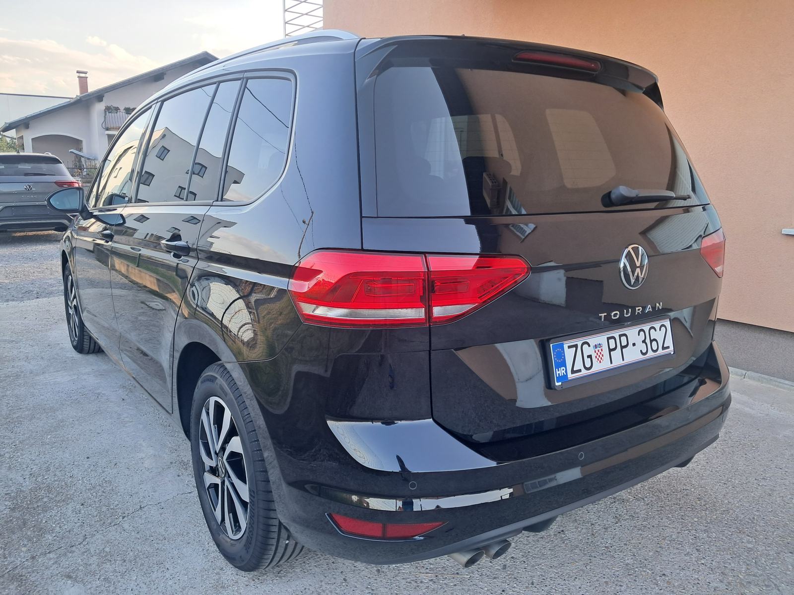 VW Touran 2.0 TDI*DSG*ACTIVE*LED SVJETLA*KAMERA*PRO NAVIGACIJA*, fotografija 7