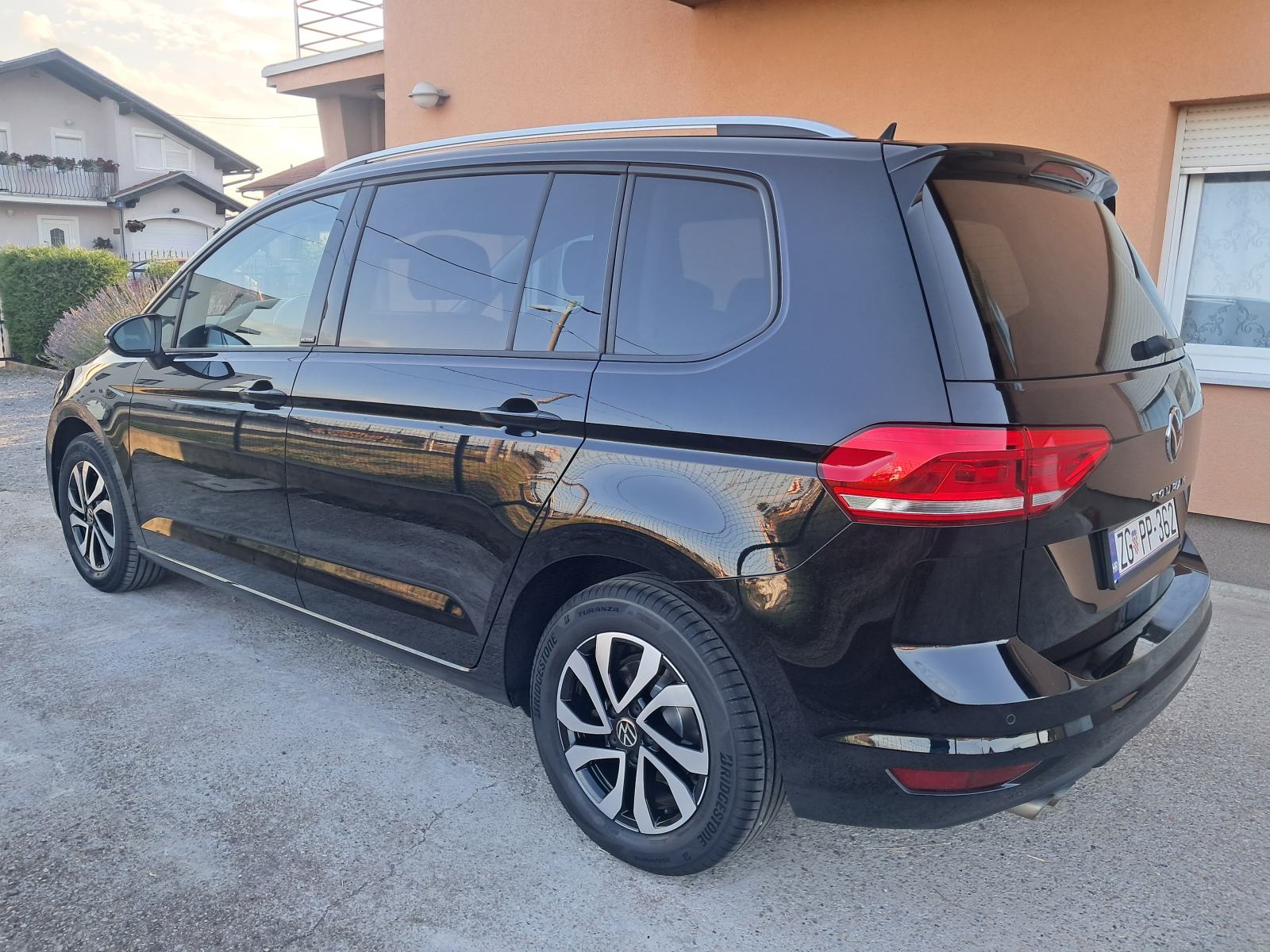 VW Touran 2.0 TDI*DSG*ACTIVE*LED SVJETLA*KAMERA*PRO NAVIGACIJA*, fotografija 8