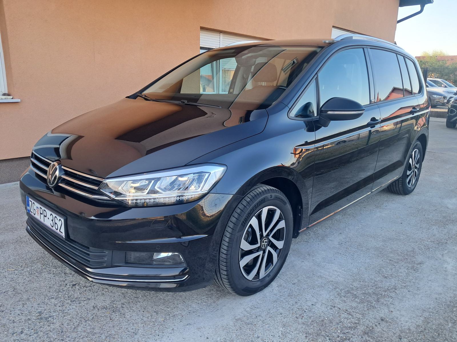 VW Touran 2.0 TDI*DSG*ACTIVE*LED SVJETLA*KAMERA*PRO NAVIGACIJA*, fotografija 9