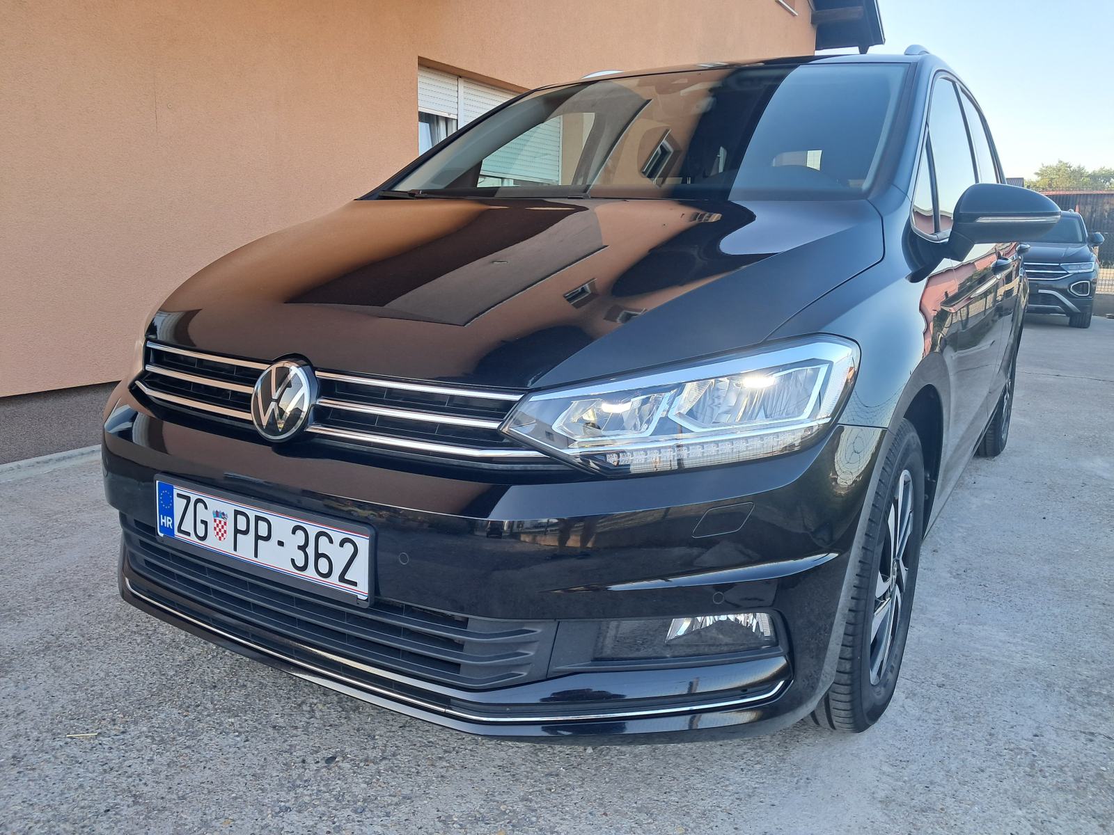 VW Touran 2.0 TDI*DSG*ACTIVE*LED SVJETLA*KAMERA*PRO NAVIGACIJA*, fotografija 10