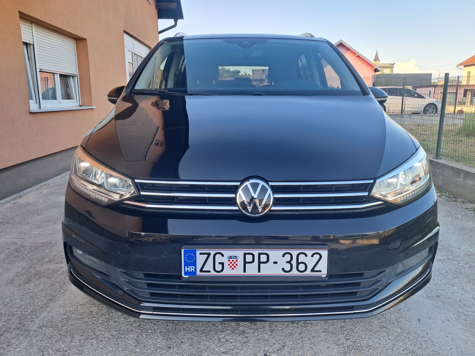 VW Touran 2.0 TDI*DSG*ACTIVE*LED SVJETLA*KAMERA*PRO NAVIGACIJA*, fotografija 11